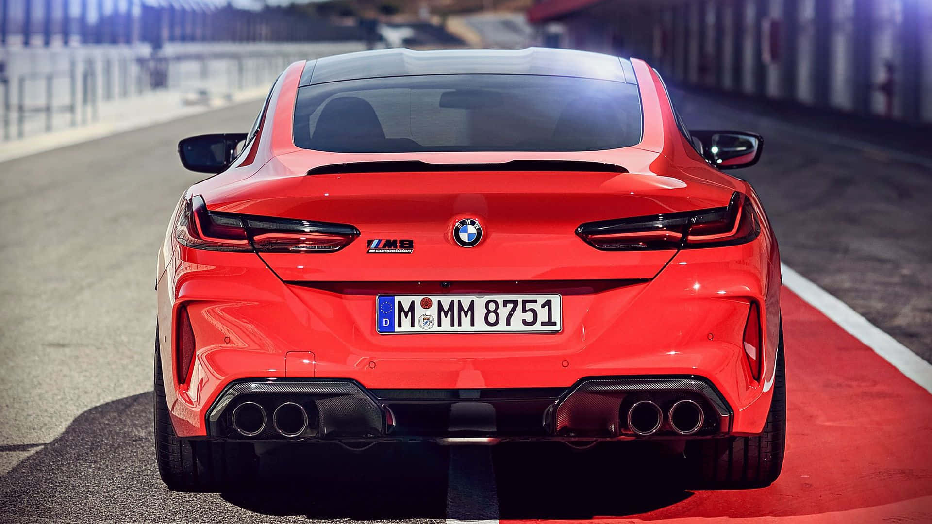 Føl kraften af BMW M8 Wallpaper
