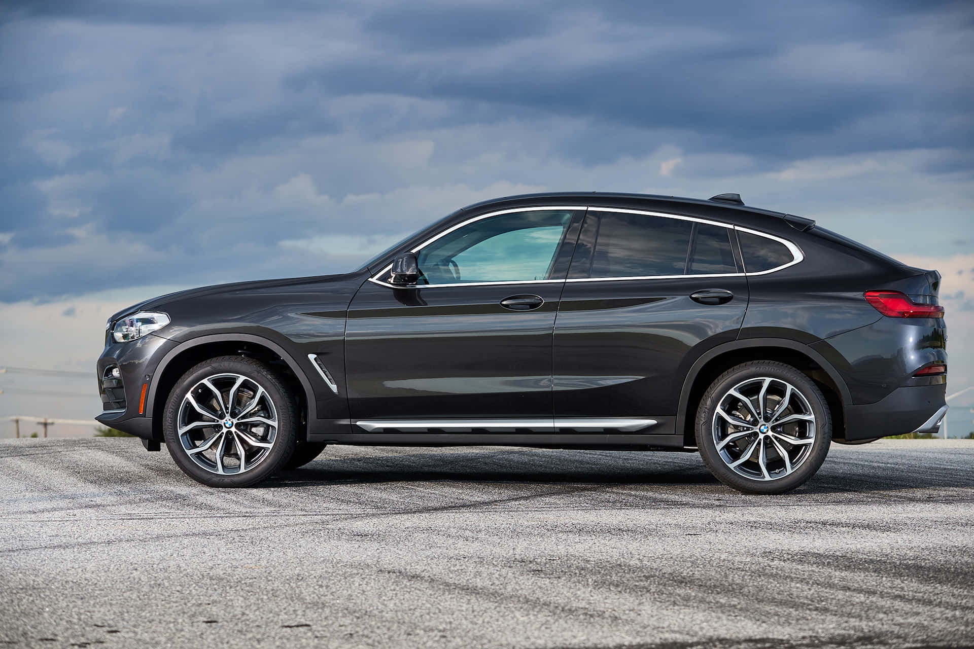 Sleek BMW X4 in motion on city streets Wallpaper