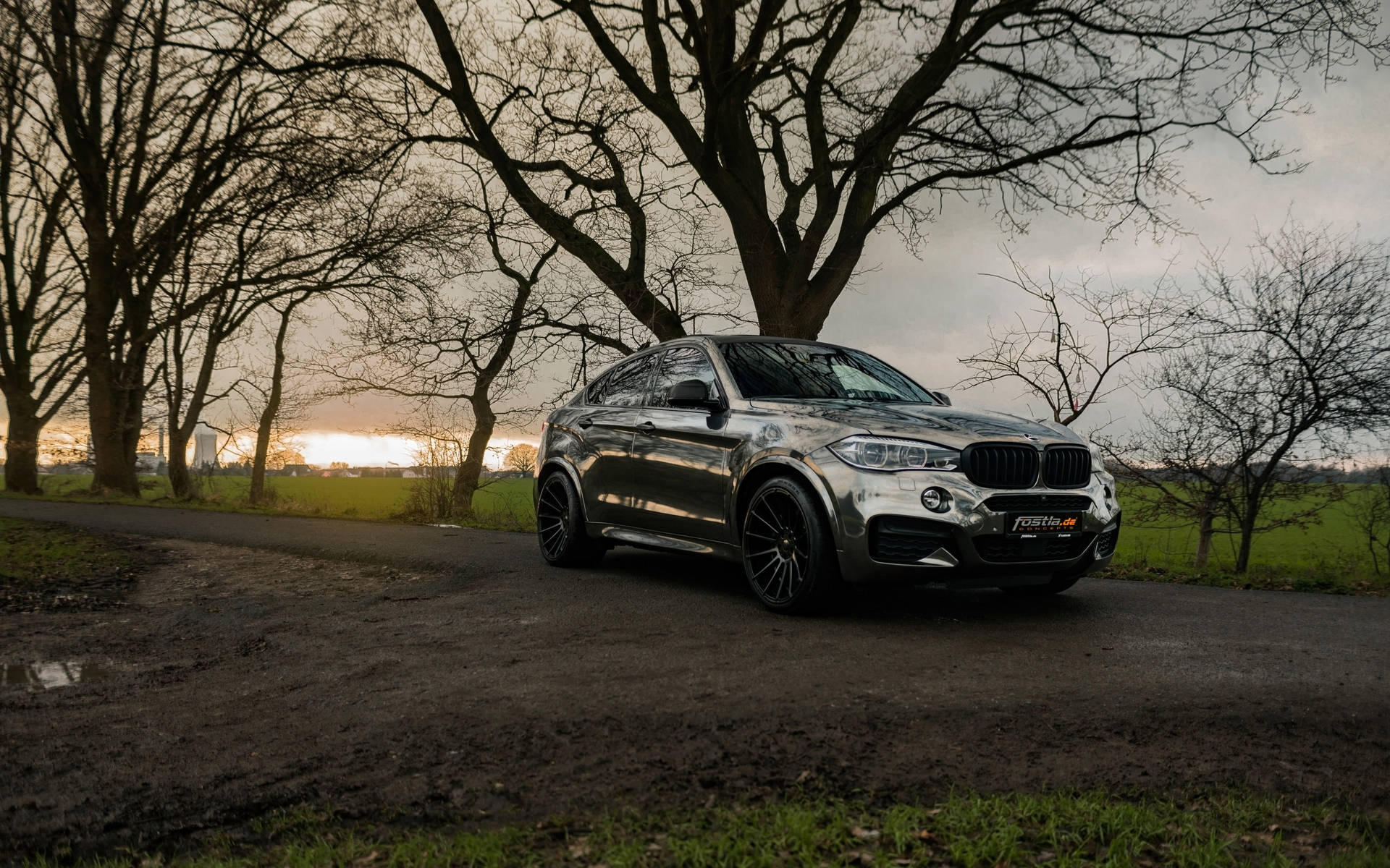 Bmw X6 M Ved Solnedgang Wallpaper