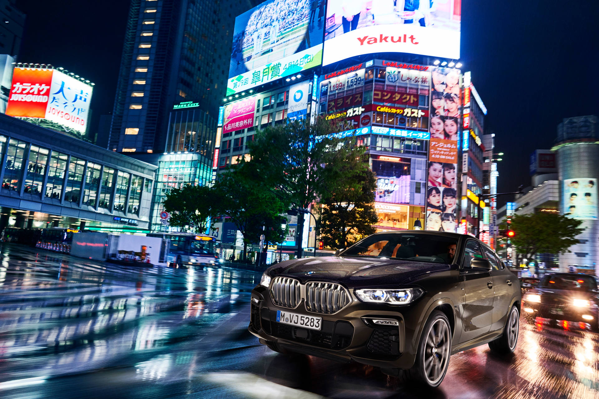 BMW X6 M City Lights Wallpaper