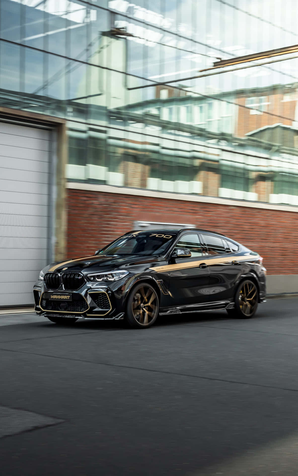 The jaw-dropping power of the BMW X6 M