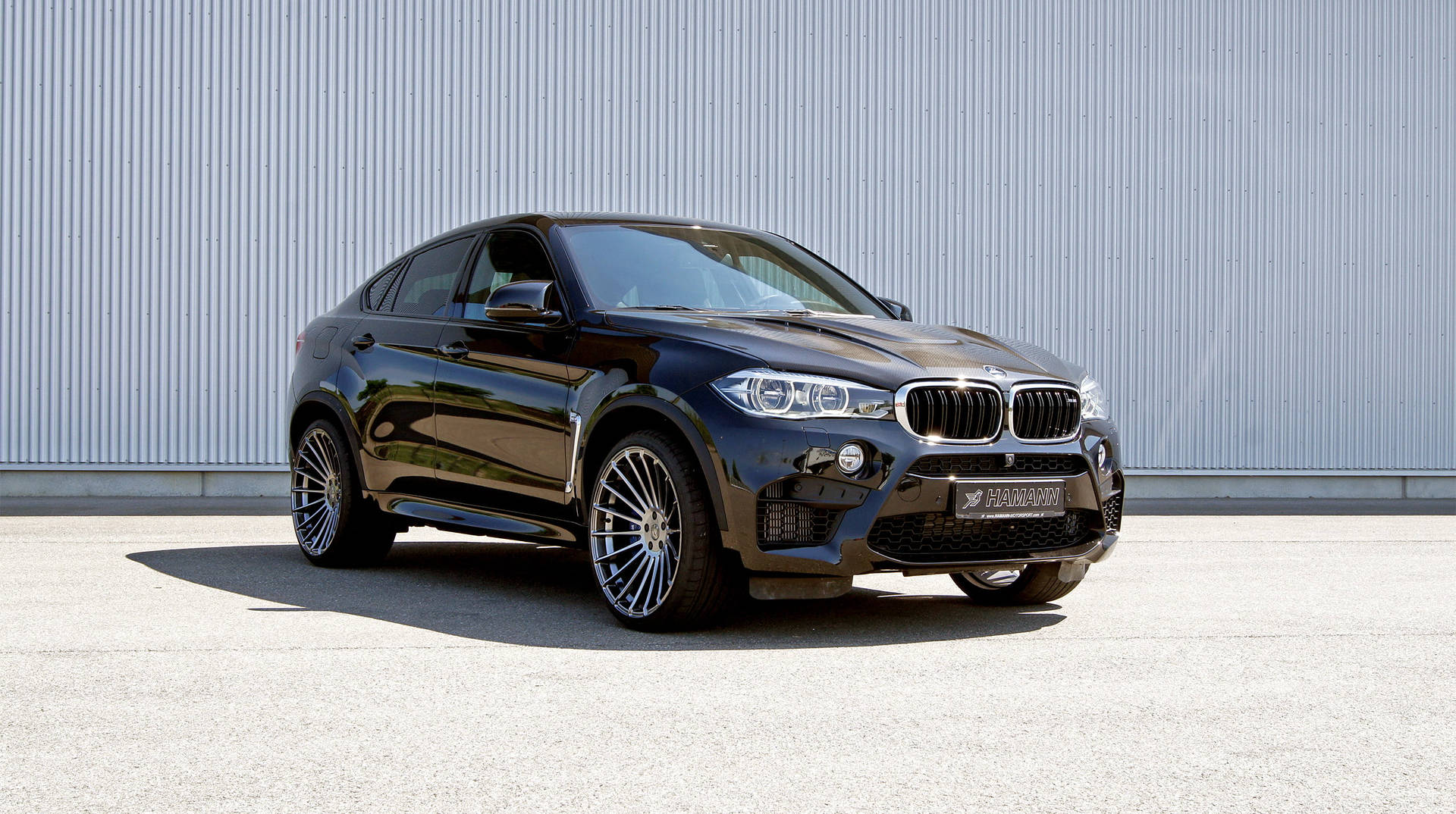 Dynamic Power Meets Luxury: A Sun-kissed BMW X6 M Wallpaper