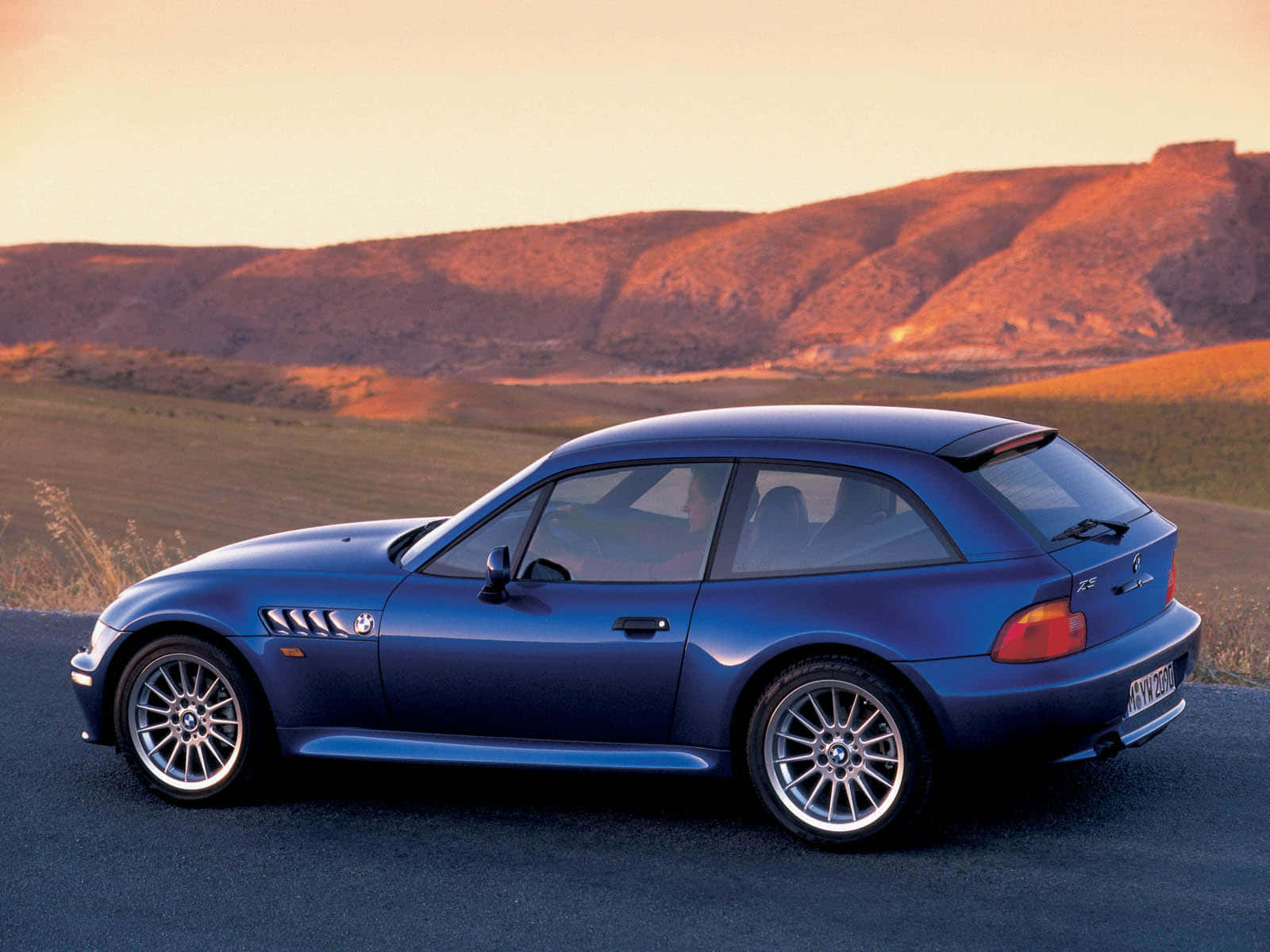 BMW Z3: The Roadster That Defines Elegance and Performance Wallpaper