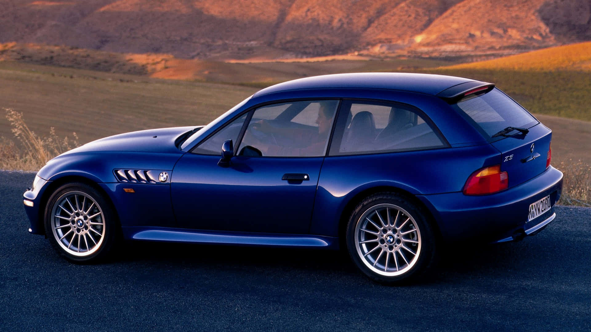 Sleek and Stylish BMW Z3 Roadster in High Definition Wallpaper
