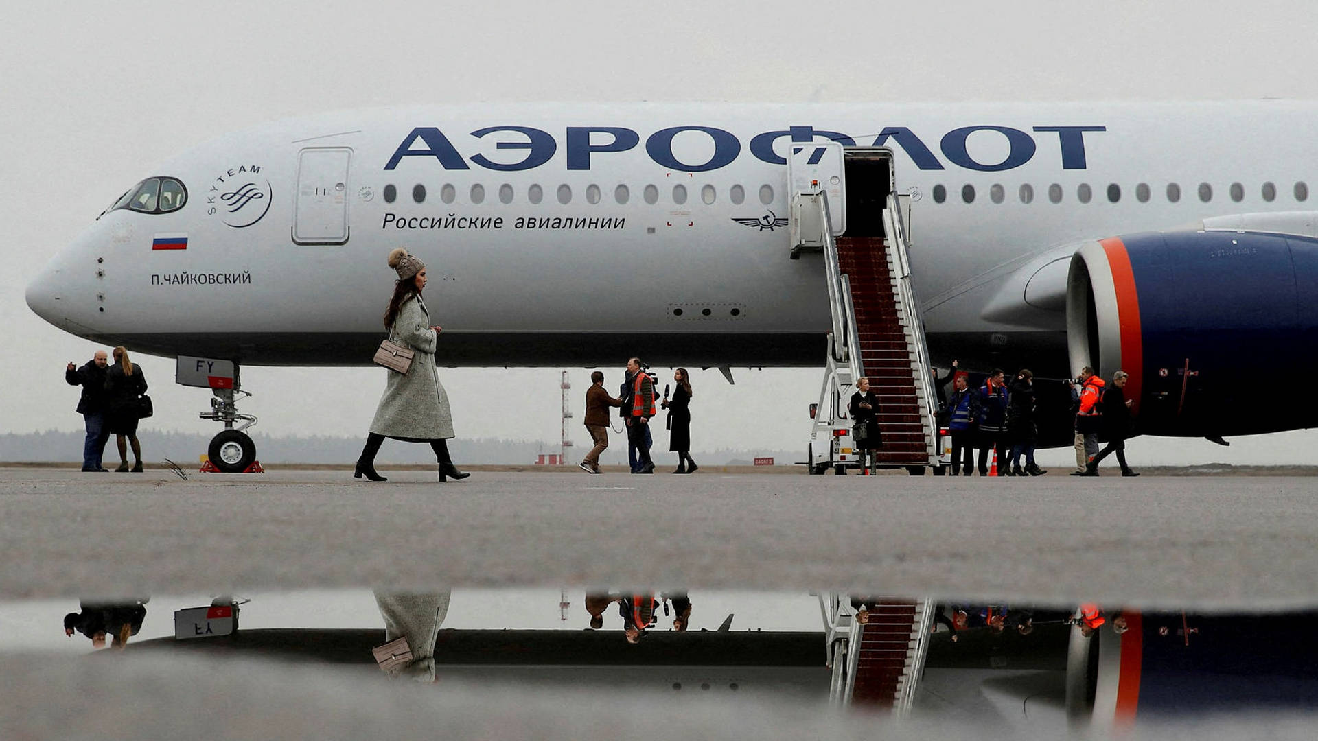Boarding Aeroflot-flyet, et pulserende billede af livsstil og energi. Wallpaper