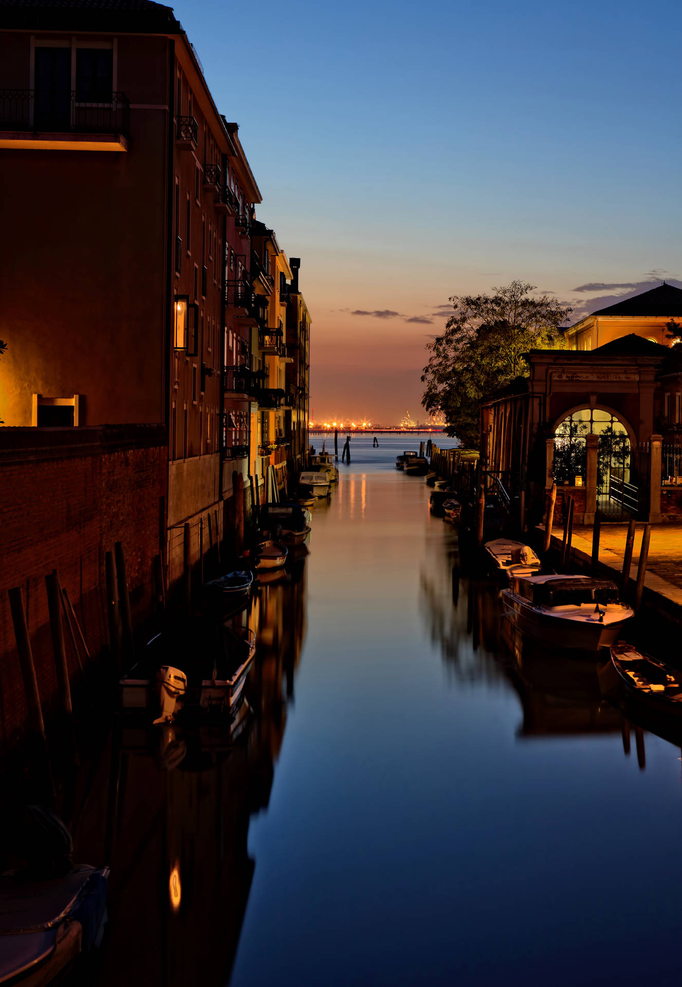 Boat In Canal Beside The Buildings Wallpaper
