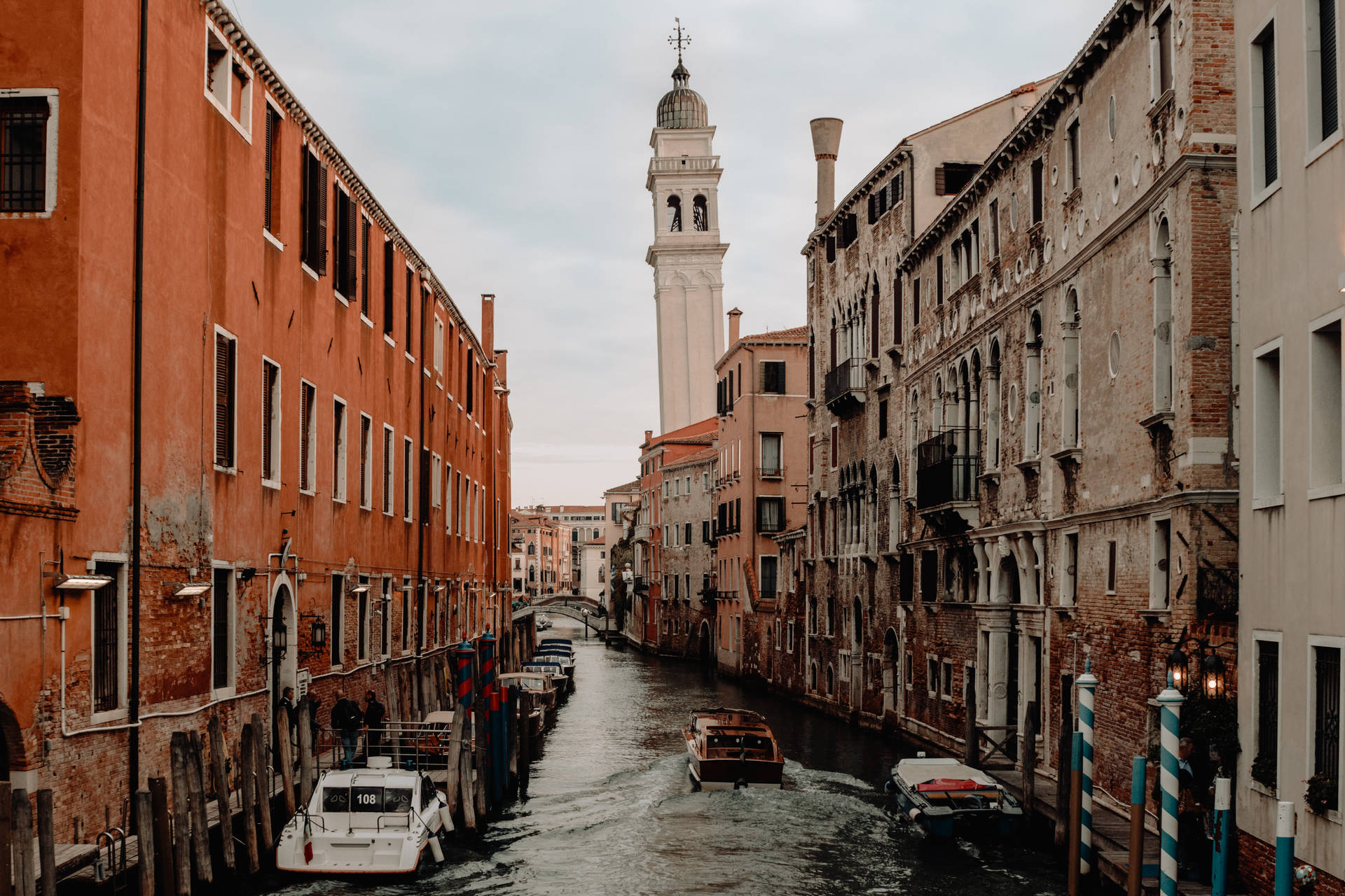 Båd i Venedigs kanal Wallpaper