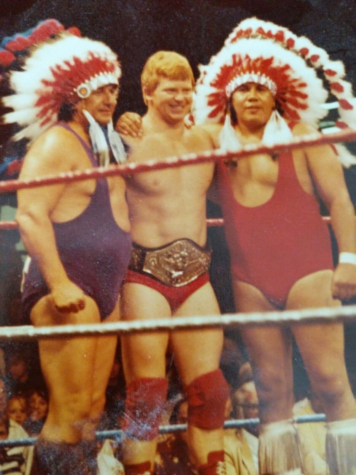 1979 Vintage Wrestling Poster af Bob Backlund Chief Jay og Jules Strongbow WWWF Tag Team Champions gøre ansigt som en indfødt dansk taler. Wallpaper
