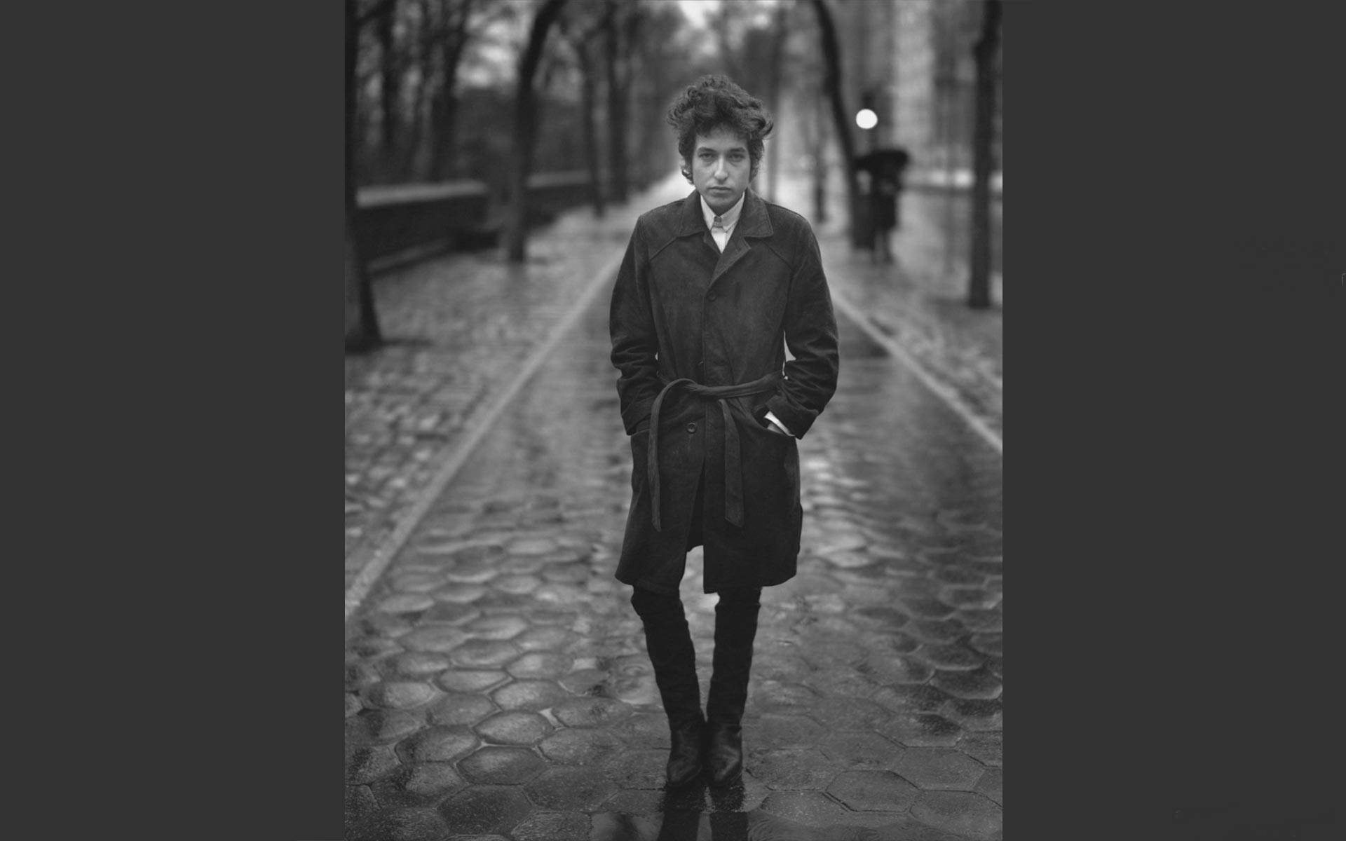 Bob Dylan sort og hvid regnfuld dag gade scene Wallpaper