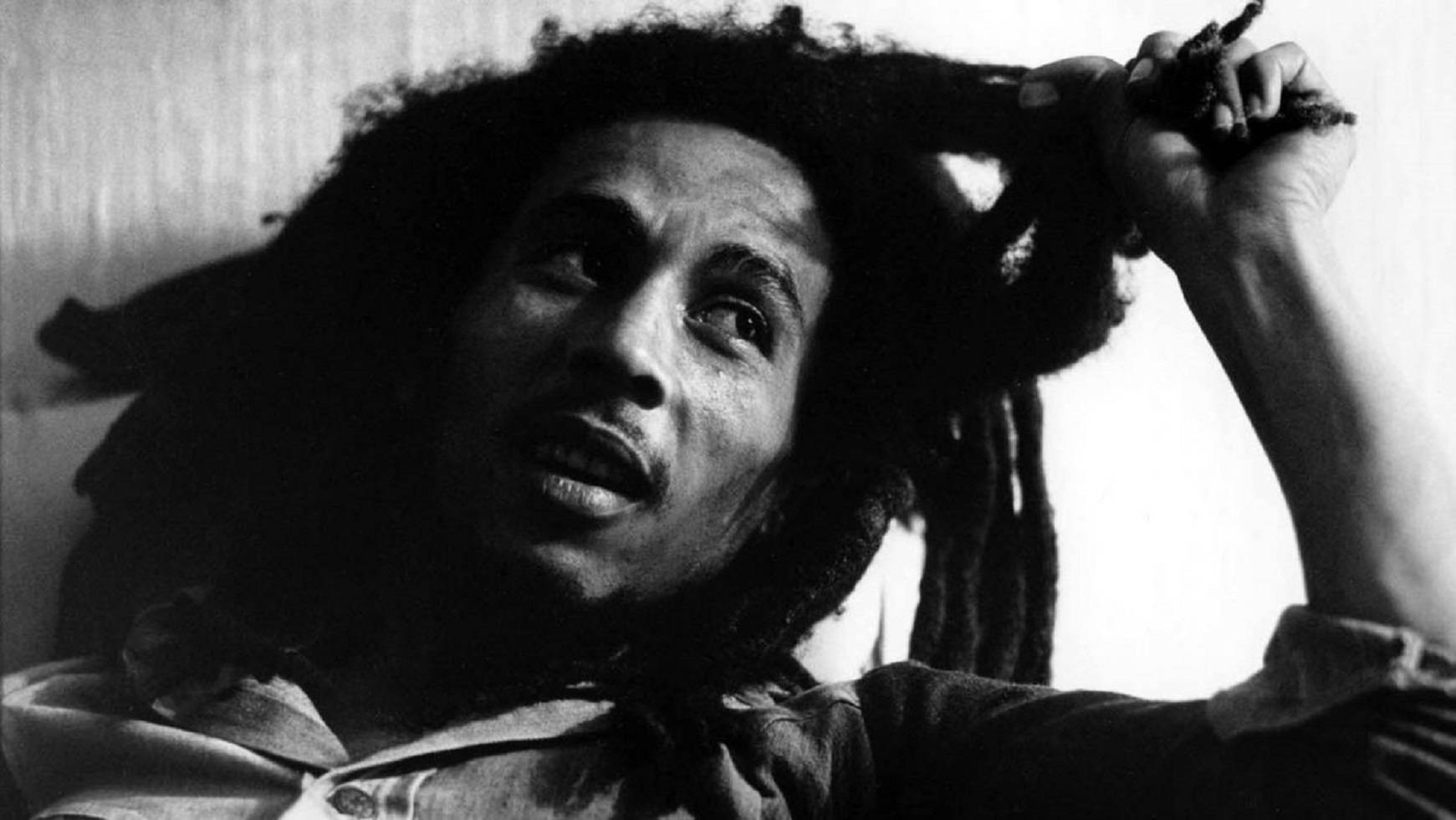 Bob Marley And The Wailers Singer Wallpaper