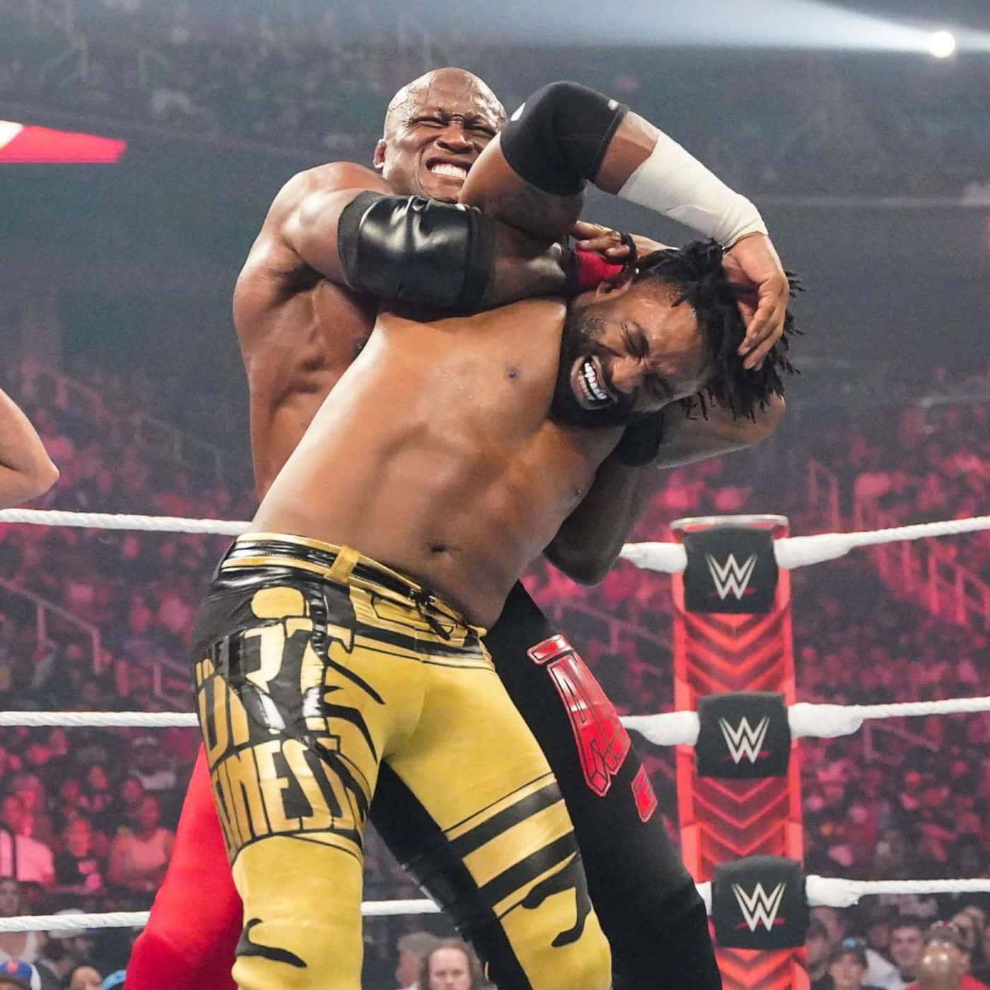 Bobby Lashley mod Cedric Alexander i WWE Raw buret Wallpaper