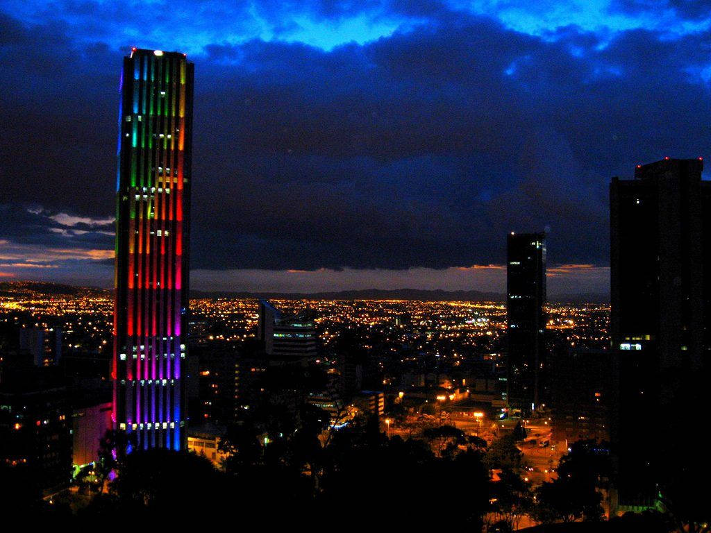 Bogotà In Una Notte Nuvolosa Sfondo