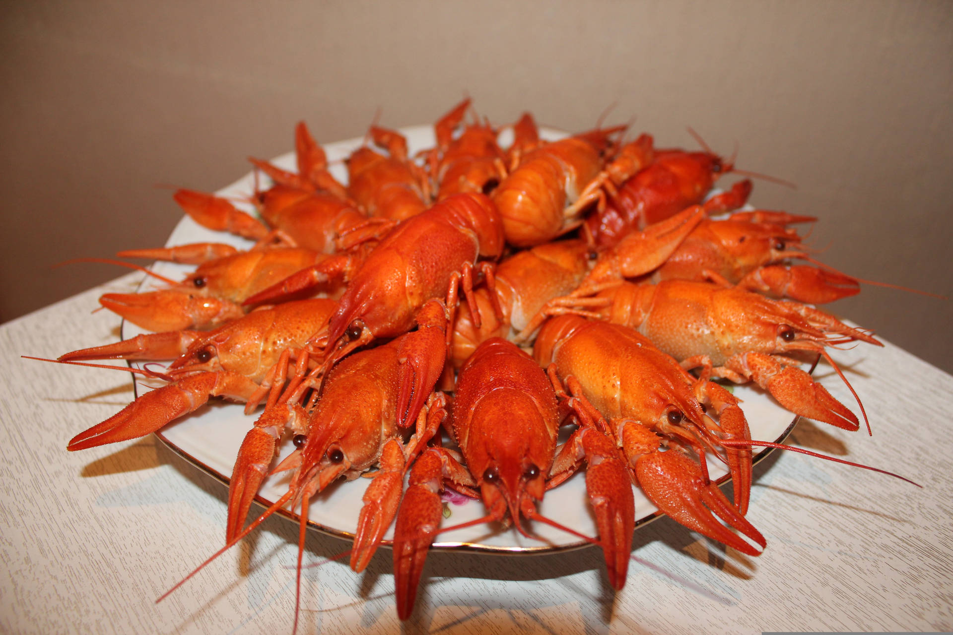 Boiled Crayfish Dish Plating Wallpaper