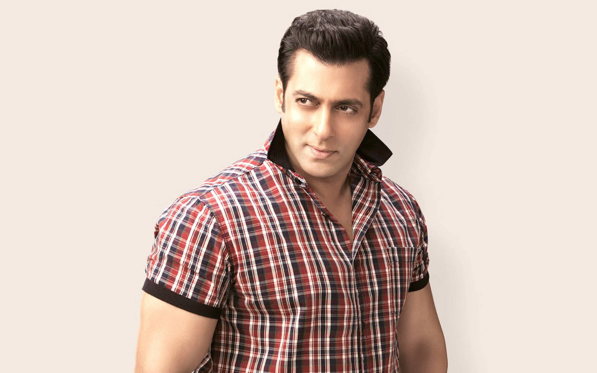 Download Bollywood Actor Salman Khan Wallpaper 