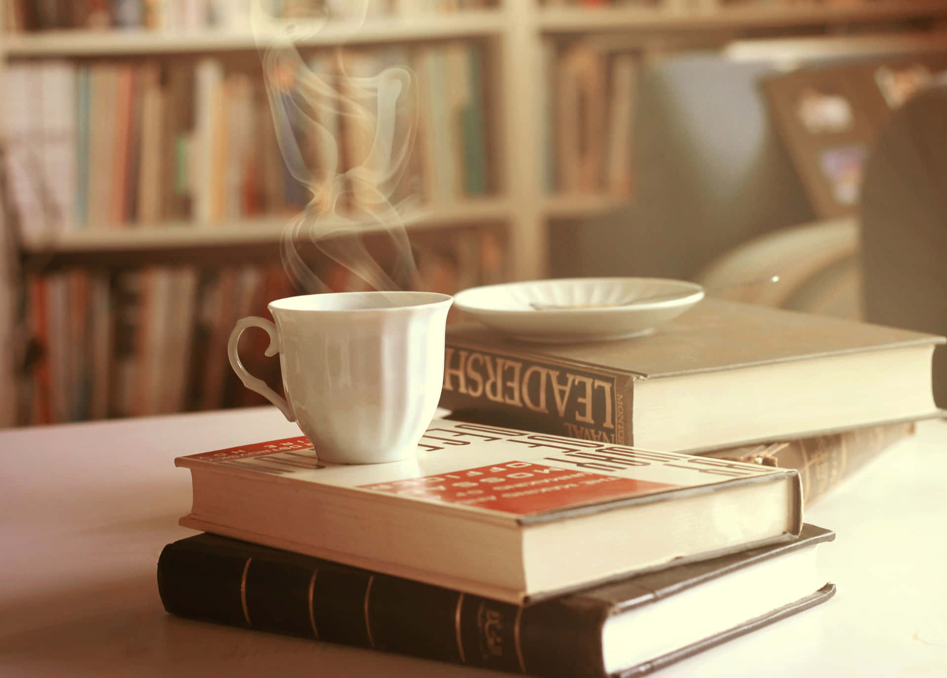 Einetasse Kaffee Auf Einem Stapel Bücher