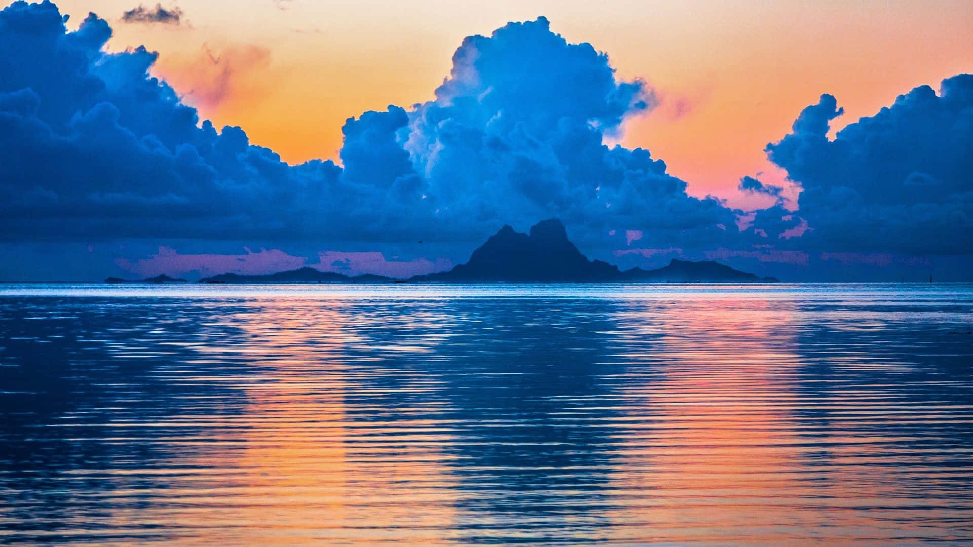 Elparaíso En La Tierra: La Espectacular Belleza De Bora Bora Fondo de pantalla
