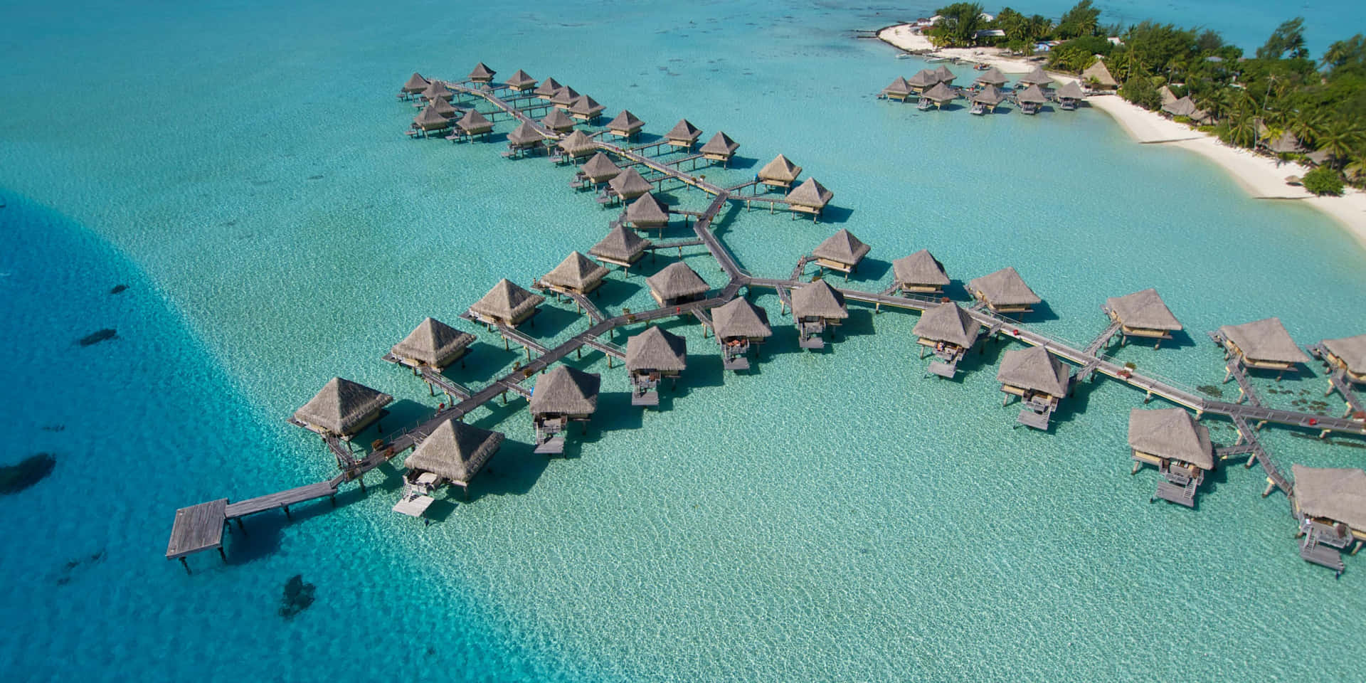 Onvervuilde Wateren Van Bora Bora Strand Achtergrond