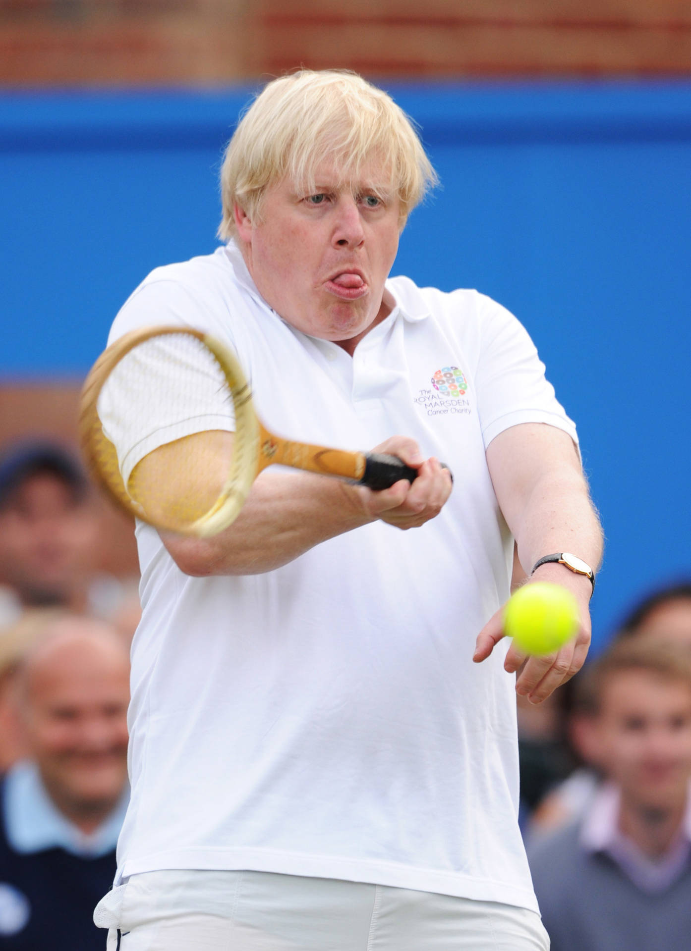 Boris Johnson spiller tennis på hans telefon Wallpaper