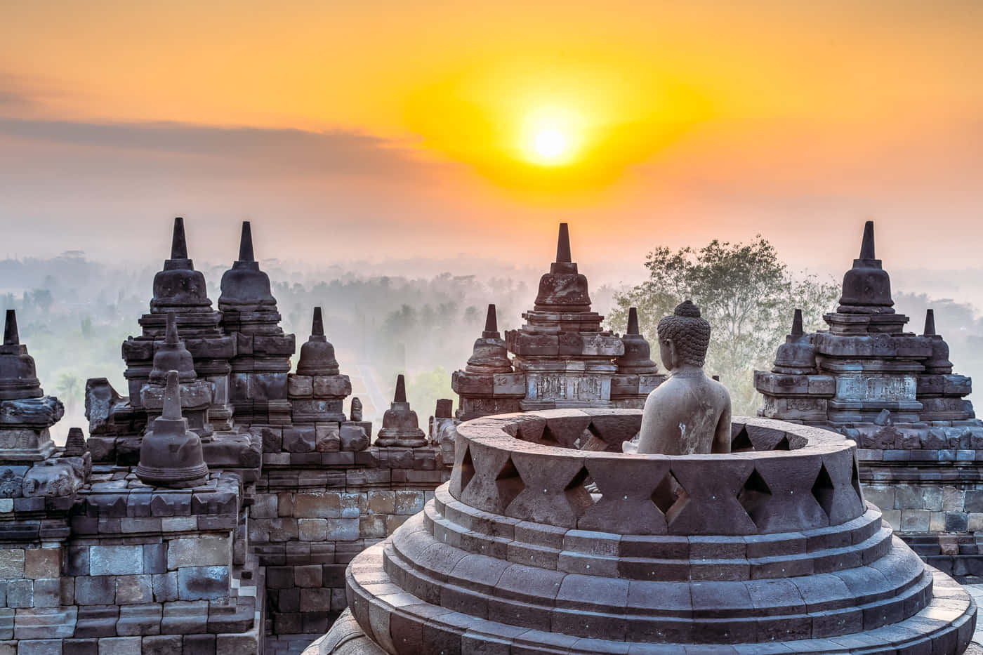 Templode Borobudur Cielo Dorado. Fondo de pantalla