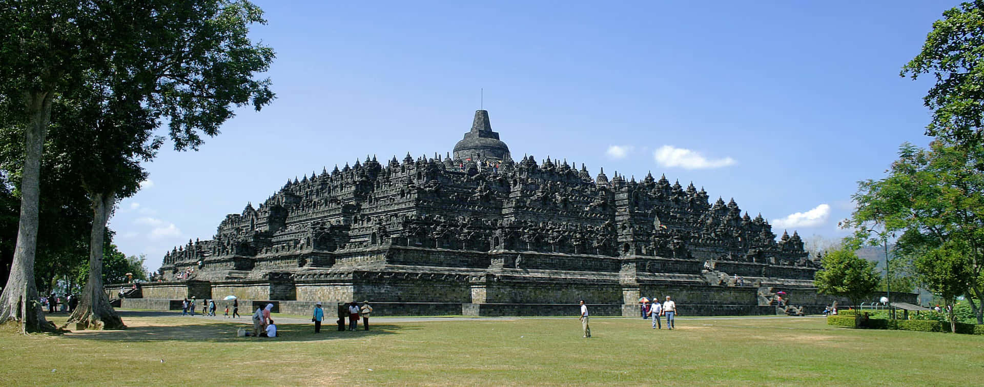 Borobudur Tempel Människor Som Strövar Wallpaper
