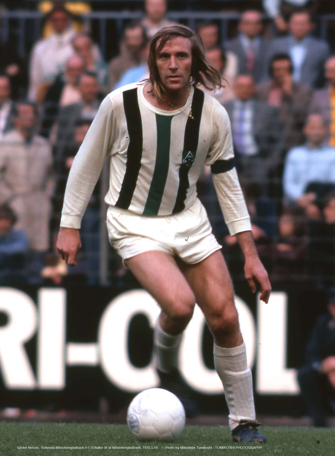 Calciatoredel Borussia Mönchengladbach Günter Netzer In Una Partita Del 1973. Sfondo