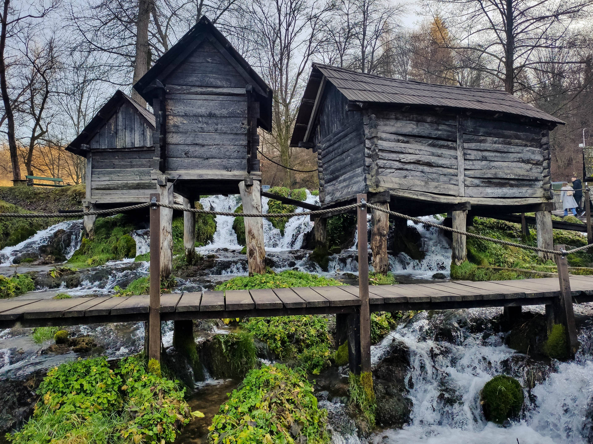 Bosniay Herzegovina, Casas Junto Al Lago Plivsko. Fondo de pantalla