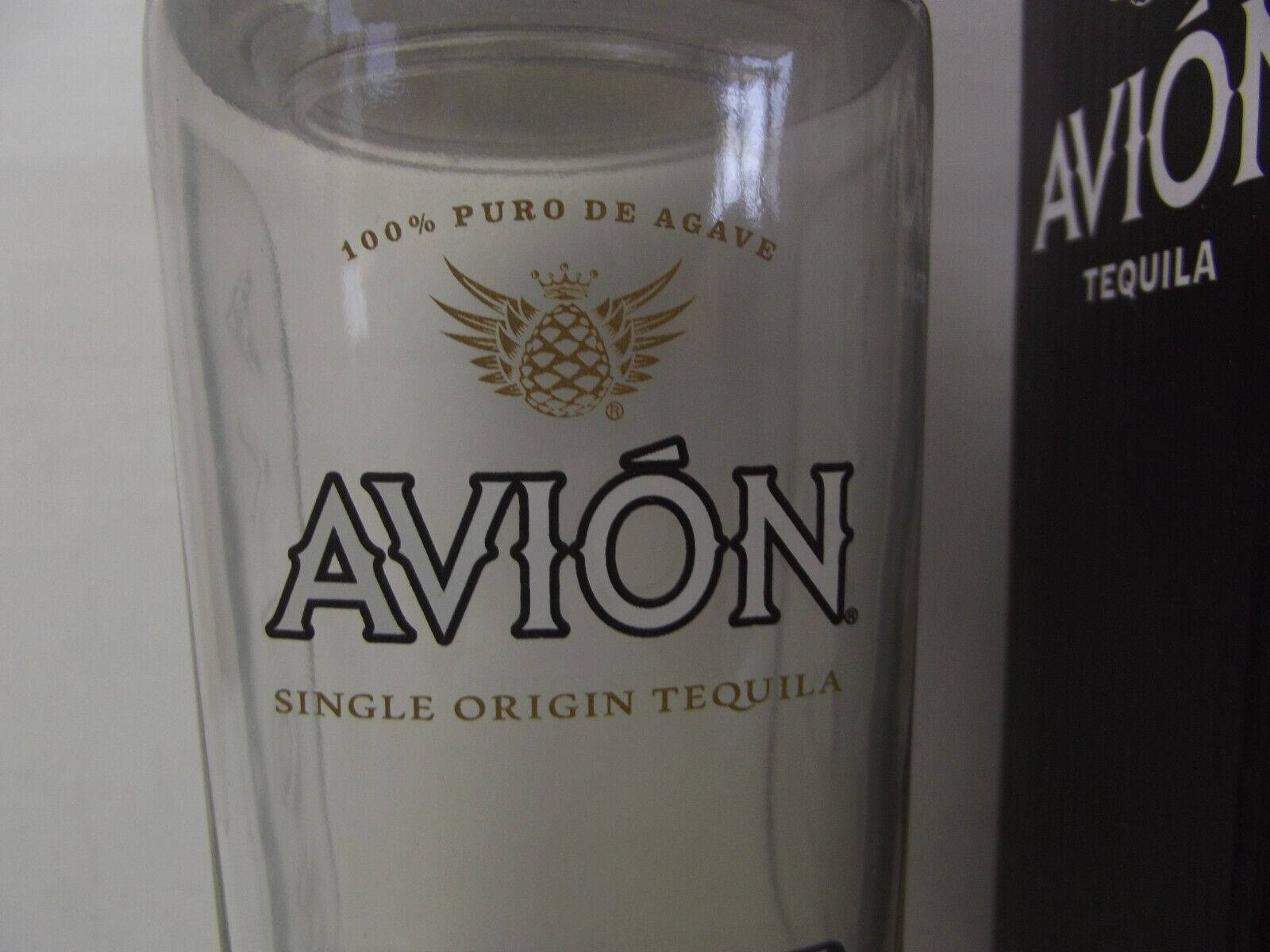 Flasken af sølv Avion Tequila Wallpaper Wallpaper