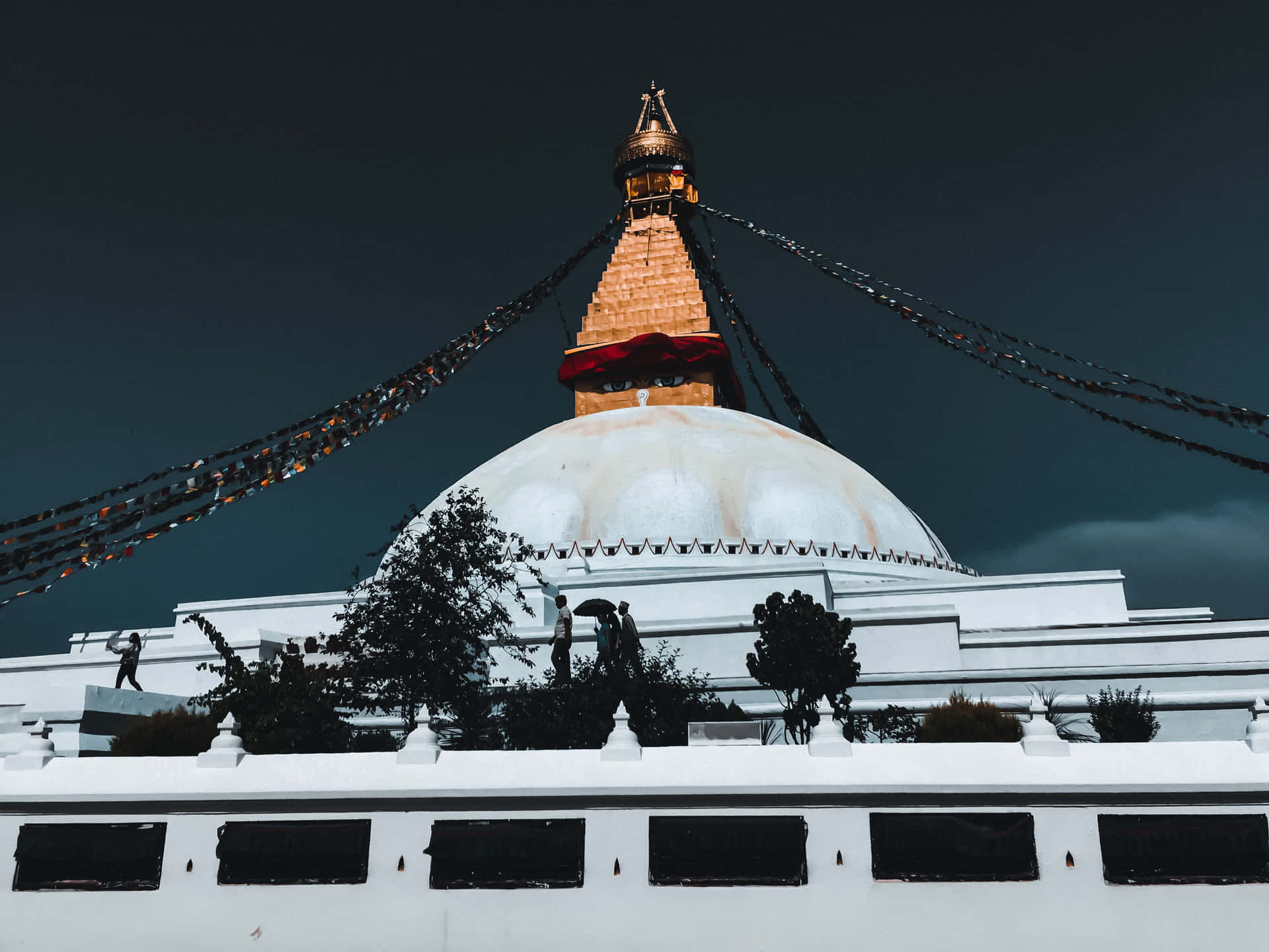 Skyt Boudhanath Stupa i mørke toner Wallpaper