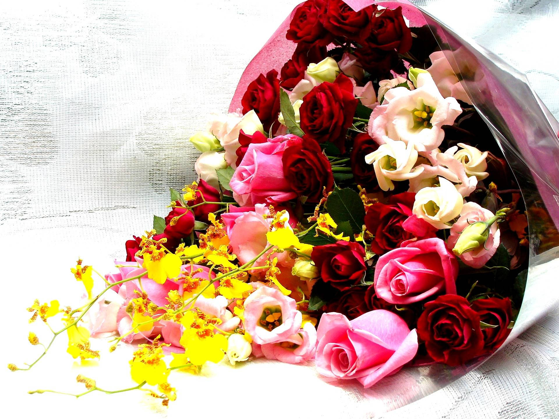 Bouquet Roses And Yellow Flowers Wallpaper