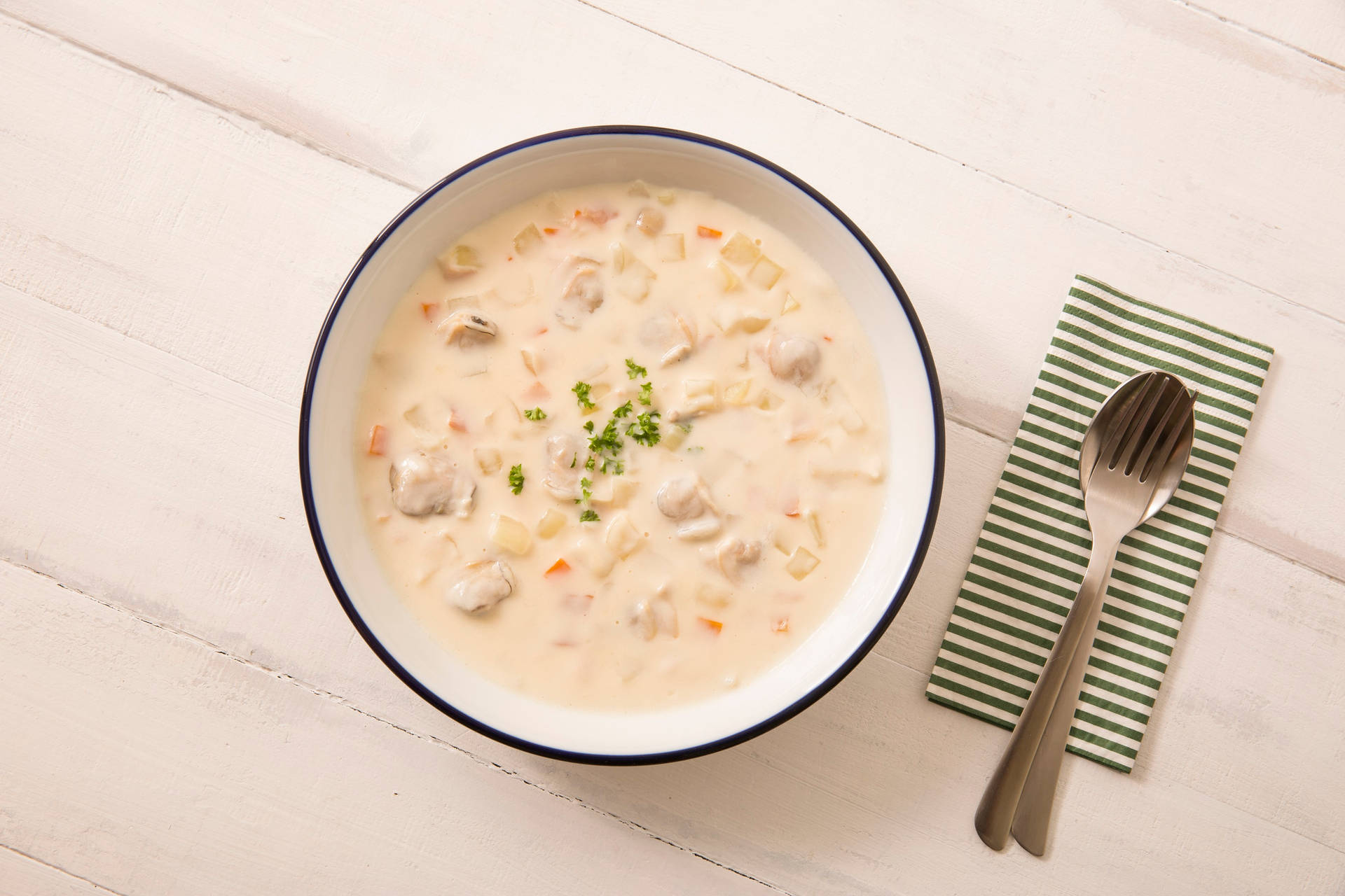 Bowl Of Thick New England Clam Chowder Wallpaper