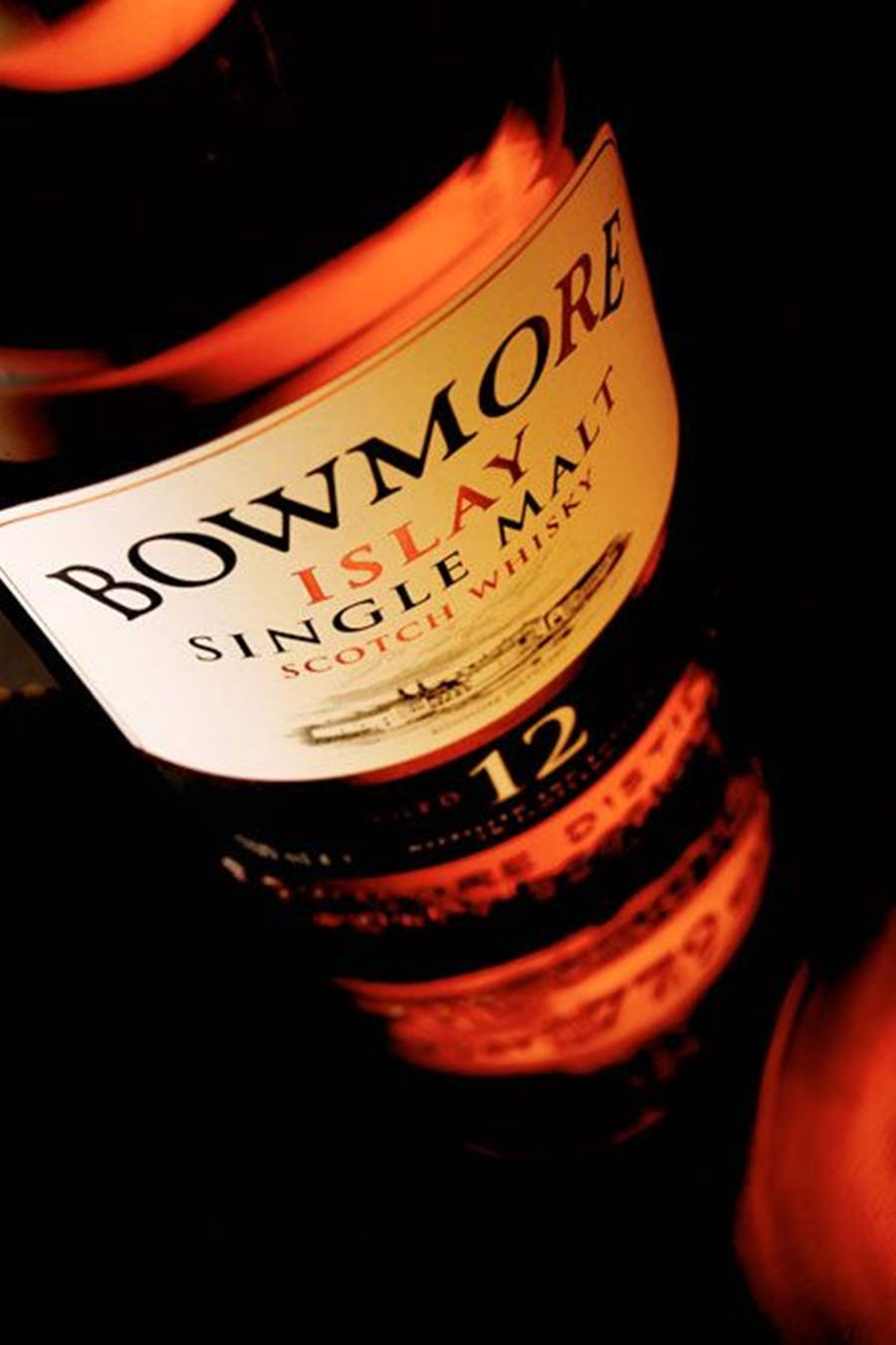 Bowmore 12 År Gamle Whisky Bottle Label Tapet Wallpaper