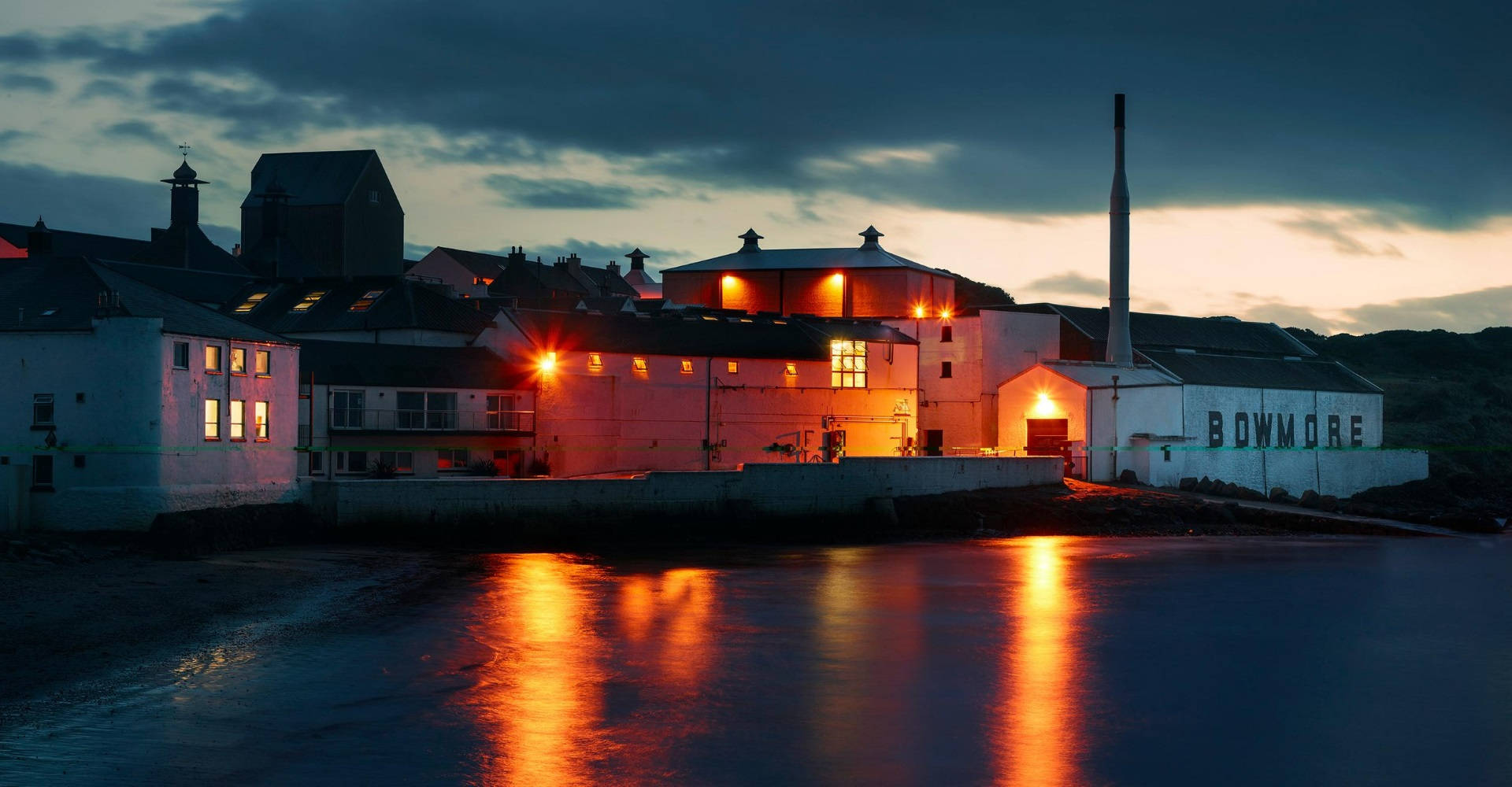 Bowmore Distillery Night In Isle Of Islay Wallpaper
