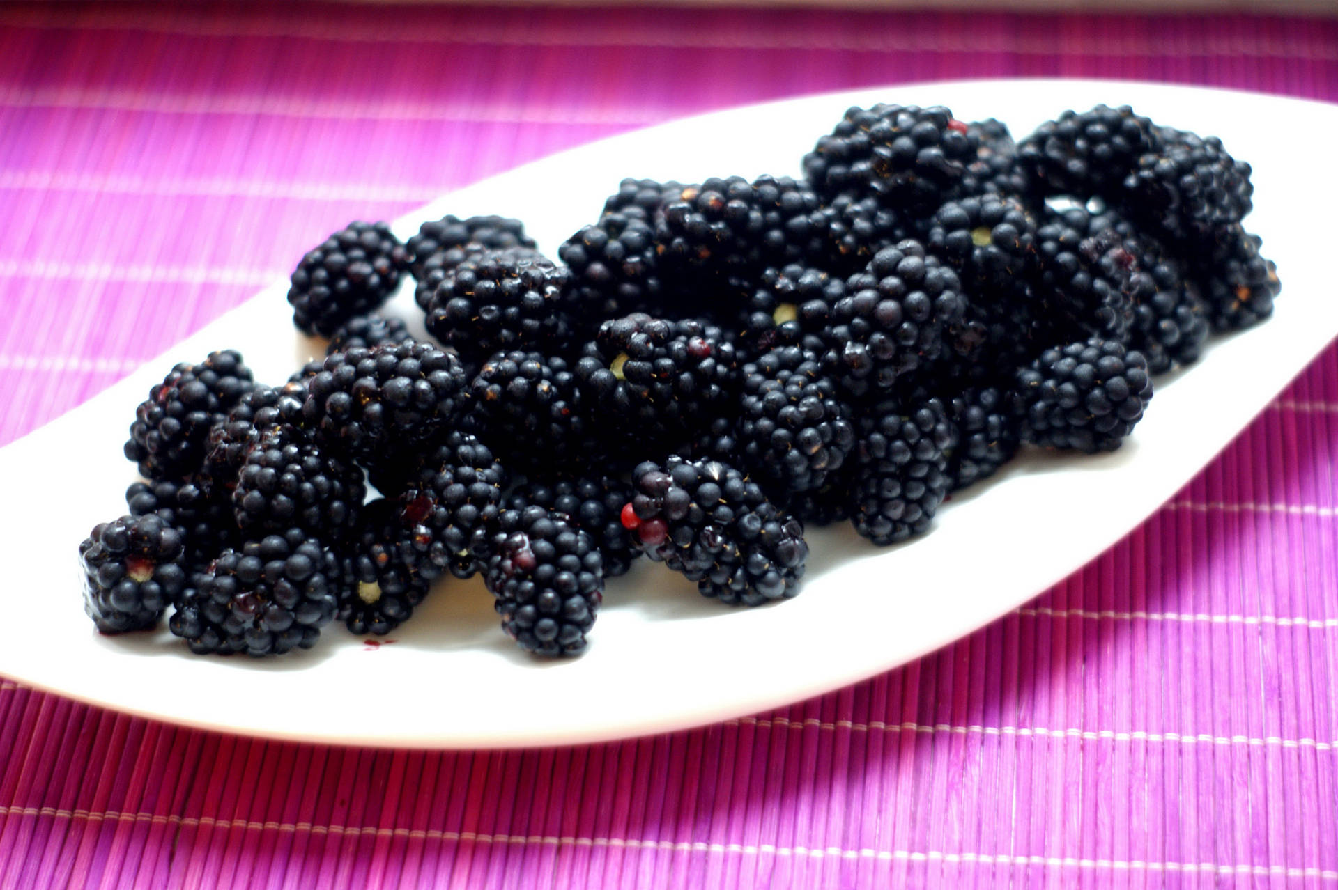 Boysenberry Black Mulberry Wallpaper