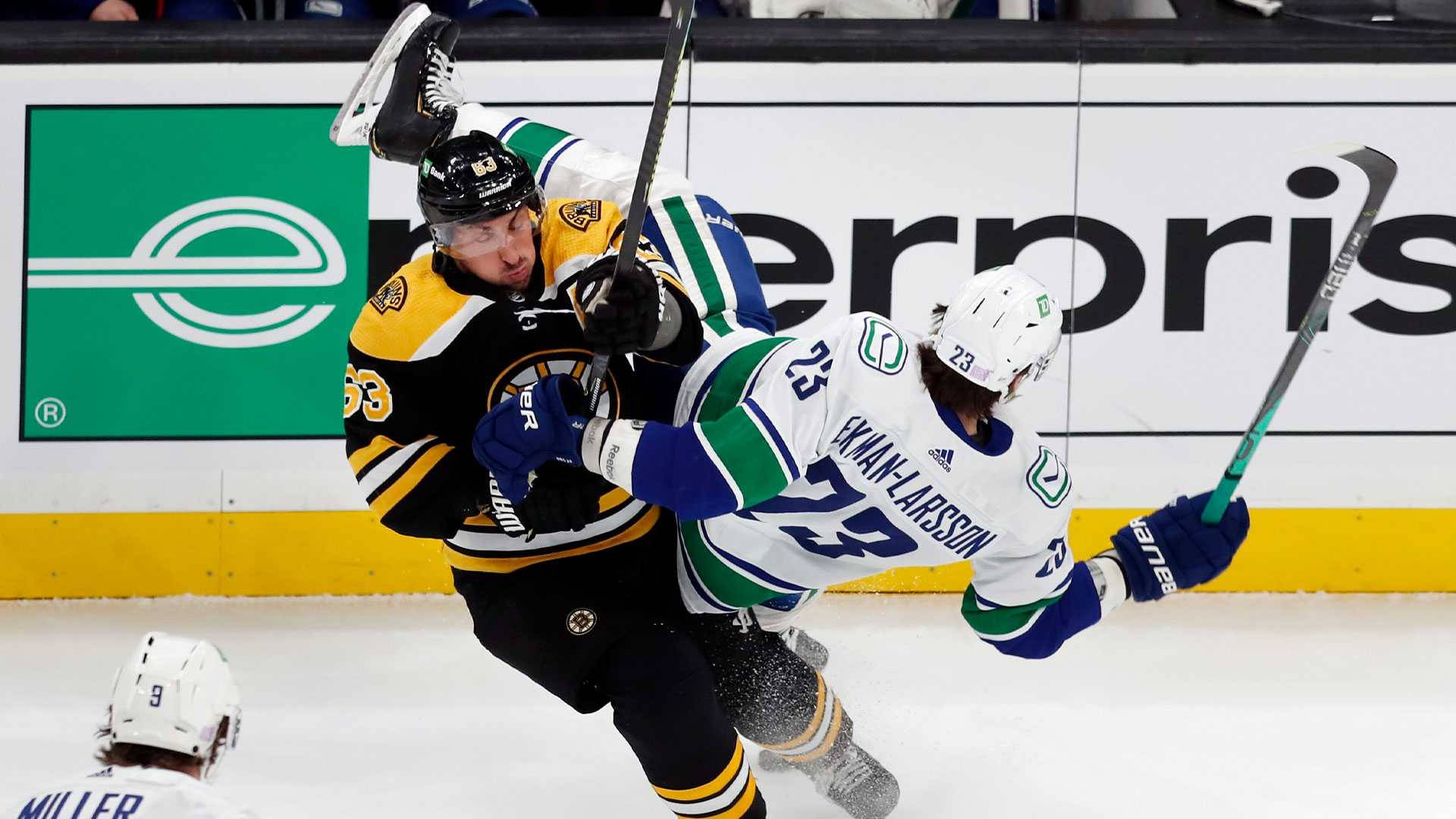 Brad Marchand Against Vancouver Canucks Wallpaper