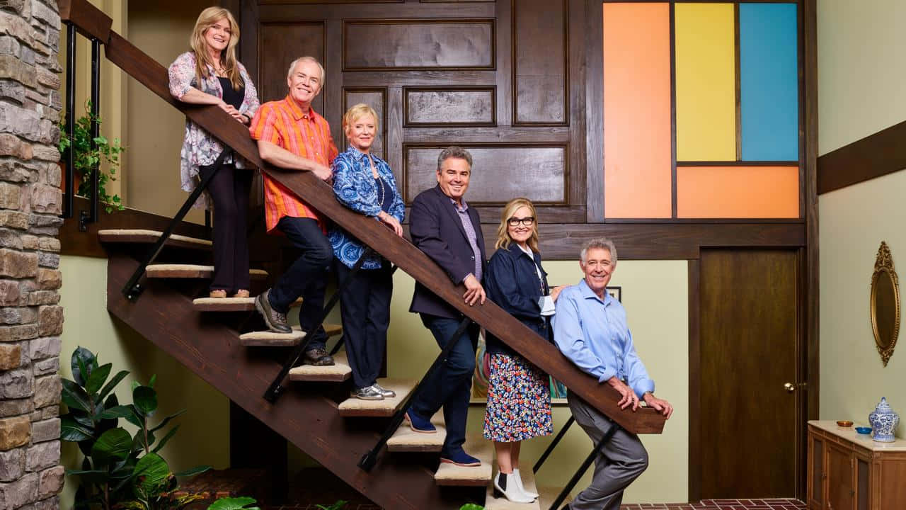 Brady Bunch Family On Stairs Wallpaper