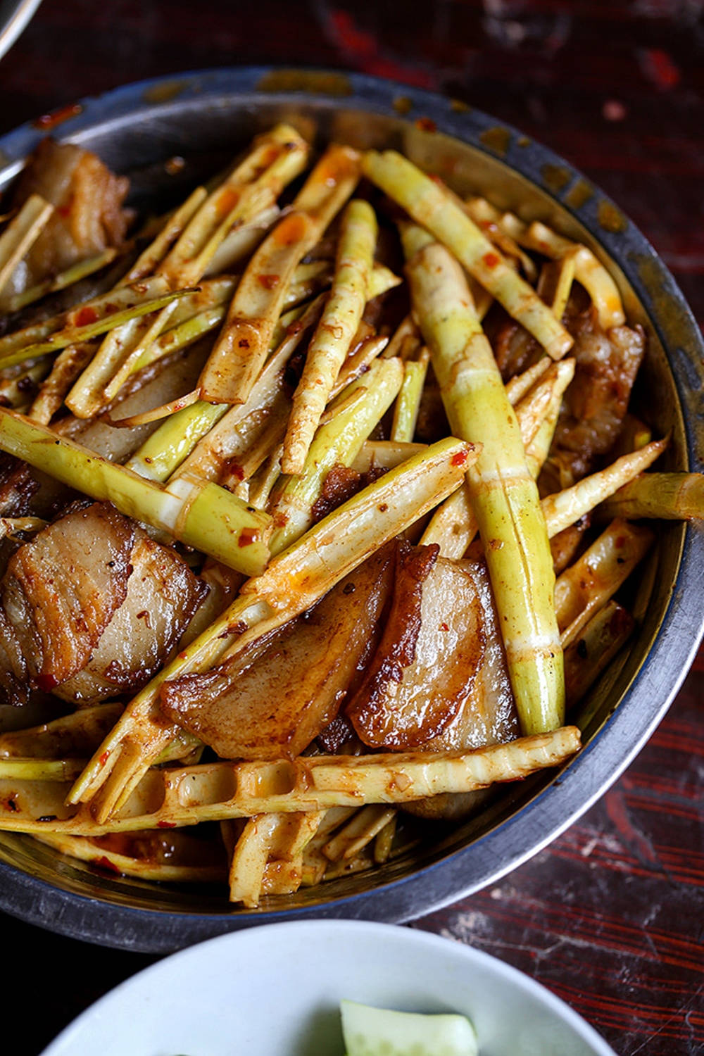 Brotesde Bambú Con Cerdo Y Verduras Estofadas. Fondo de pantalla
