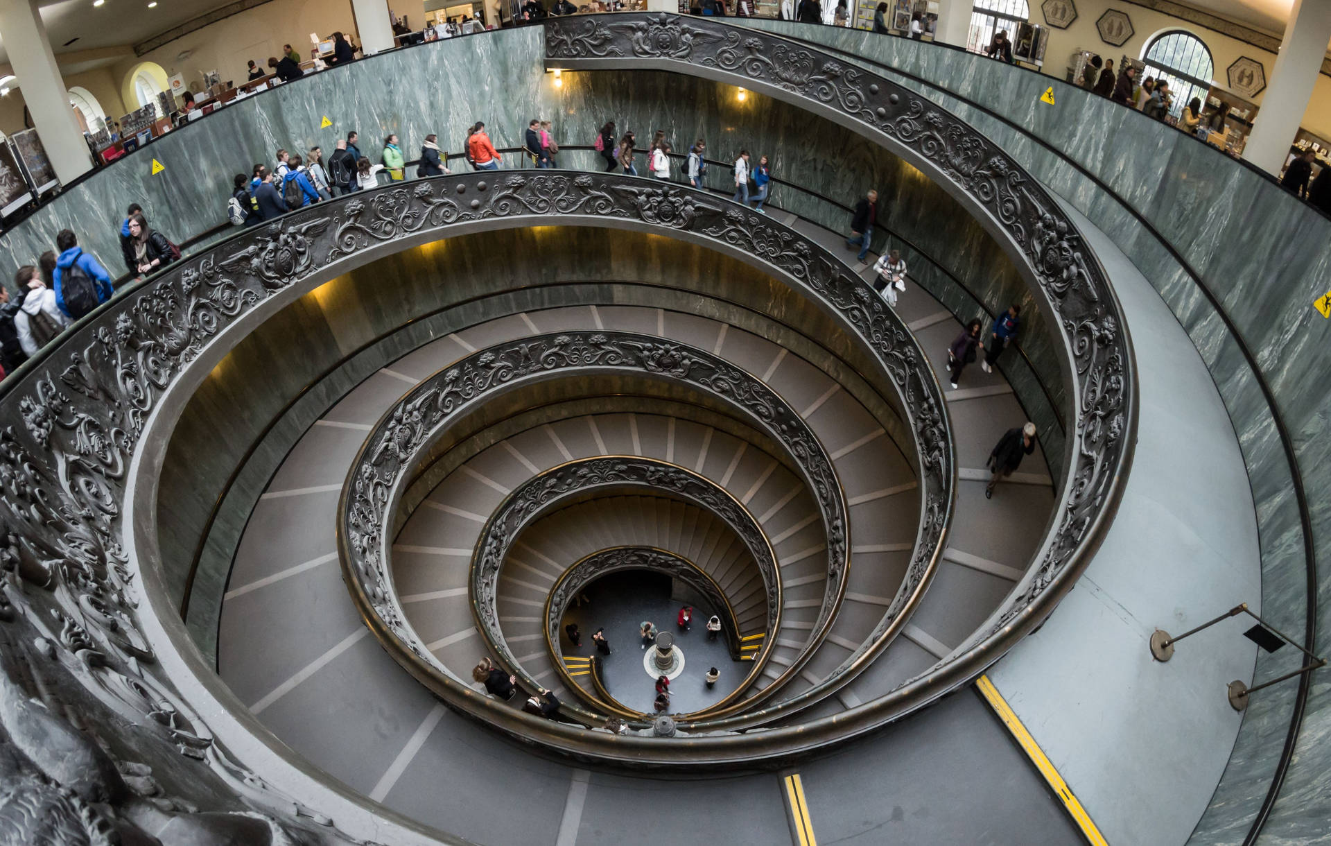Escalerade Bramante En El Museo Del Vaticano. Fondo de pantalla