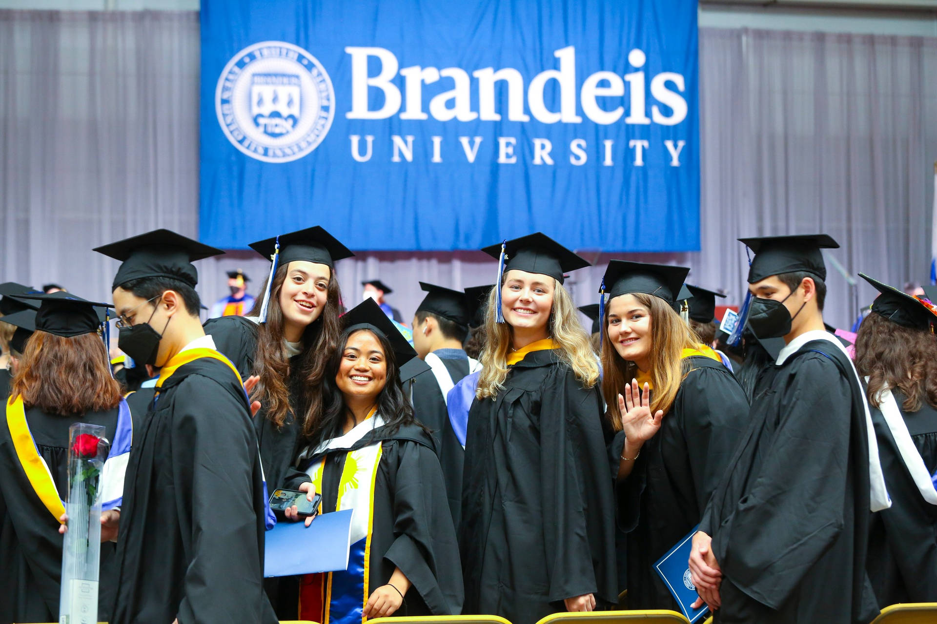 Cerimoniadi Laurea Dell'università Di Brandeis Sfondo