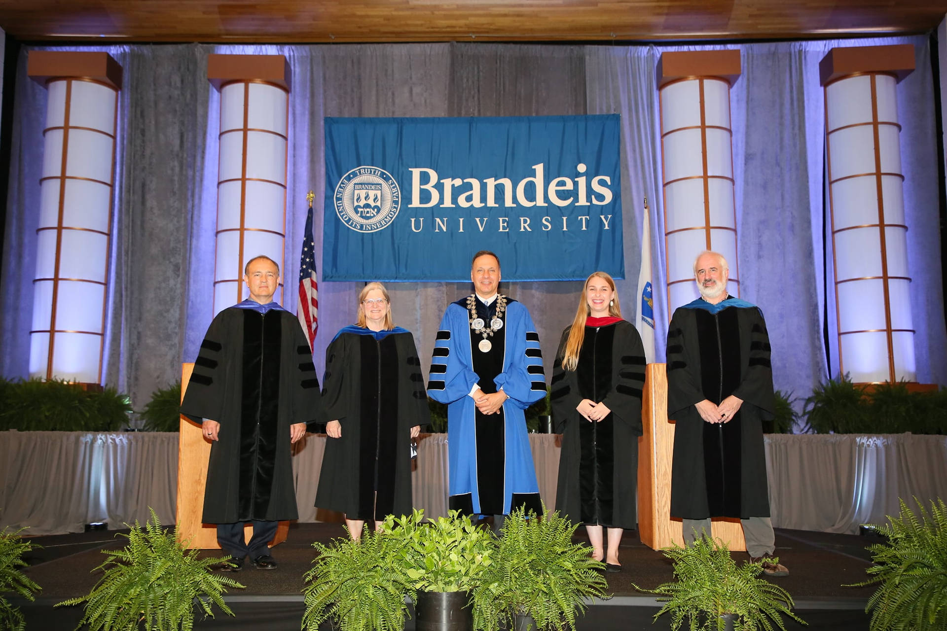 Ceremoniade Graduación De La Universidad Brandeis Fondo de pantalla
