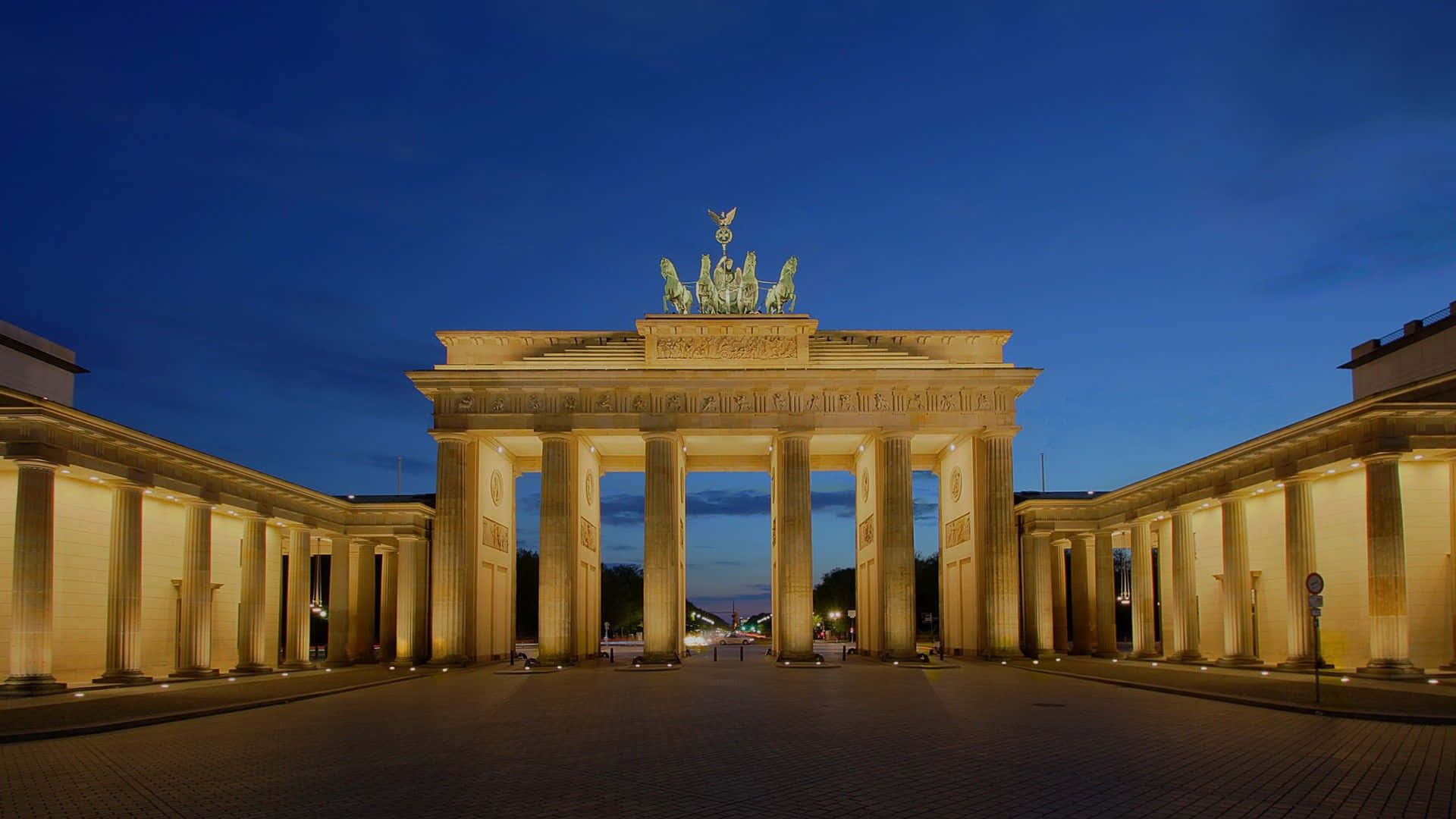 Brandenburg Gate Distance View Picture