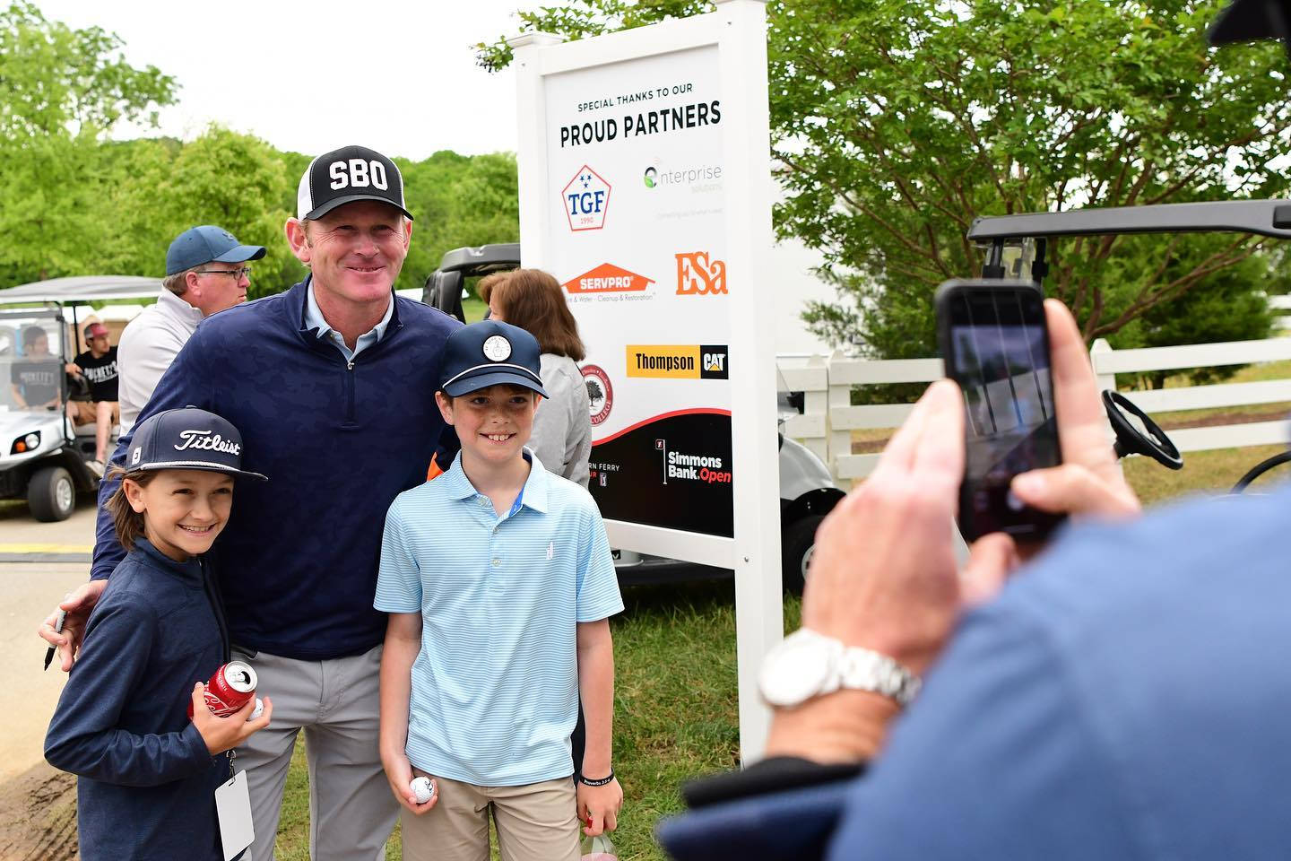 Brandt Snedeker With Young Golf Fans Wallpaper