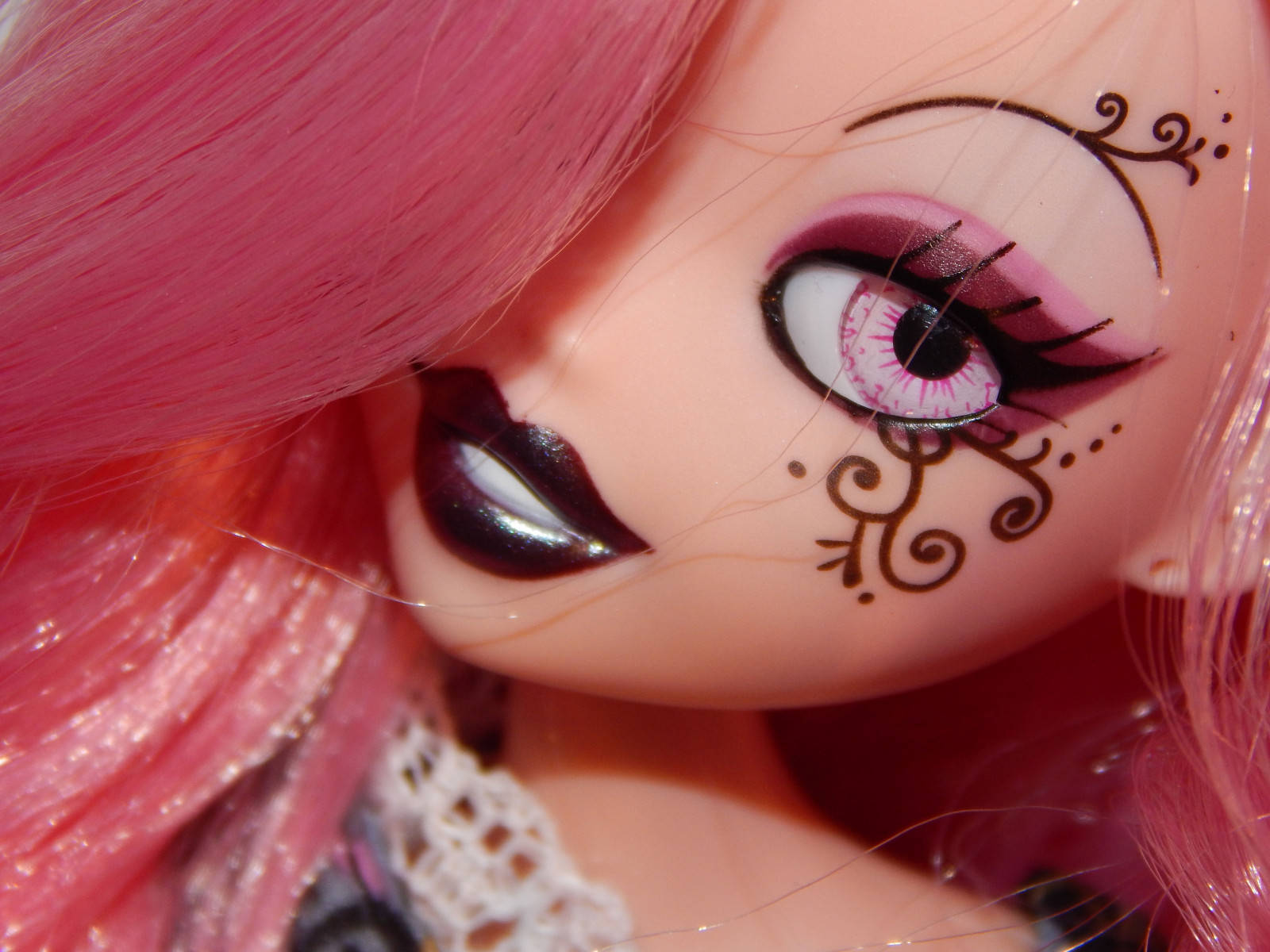 Bratz Dolls Fancy Eye Make-up Wallpaper