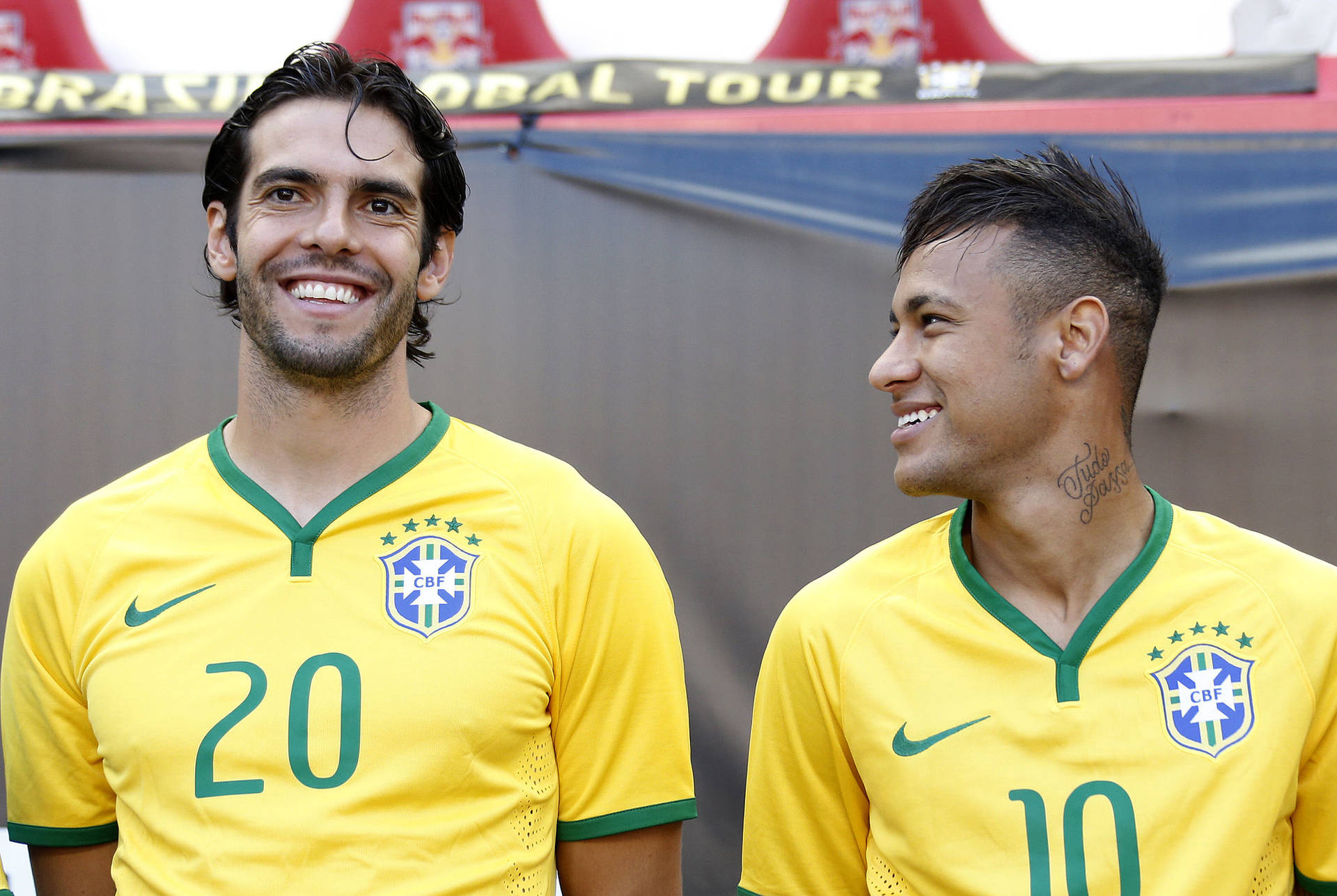 Brazil National Football Team Neymar And Kaka Smiling Wallpaper