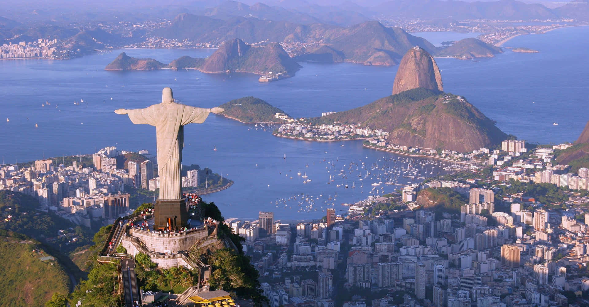 Kristusfrälsarens Staty I Rio.