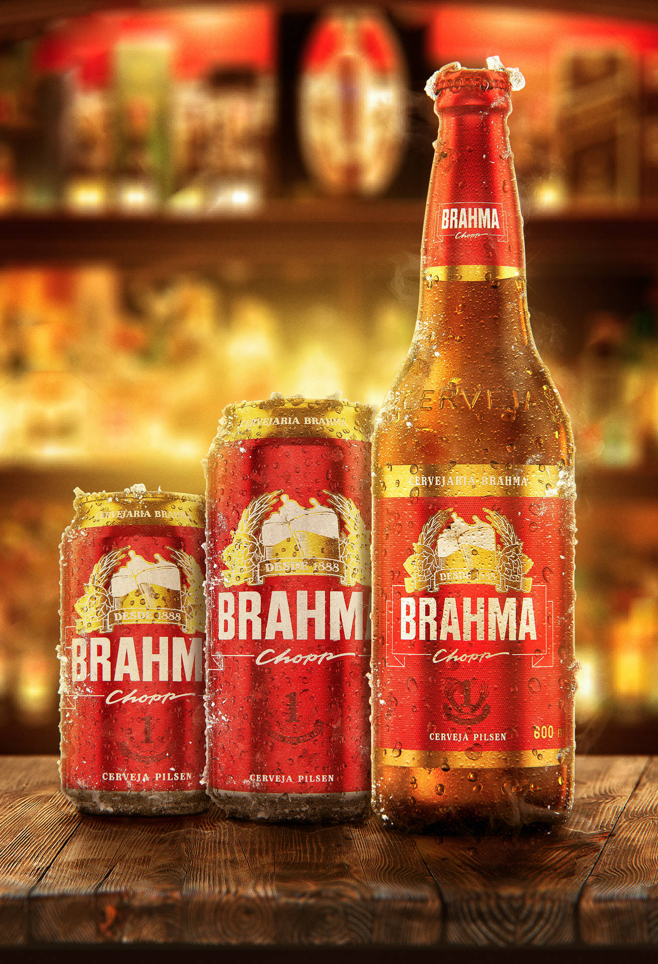 Cervezabrahma Brasileña En Botella Y Latas. Fondo de pantalla