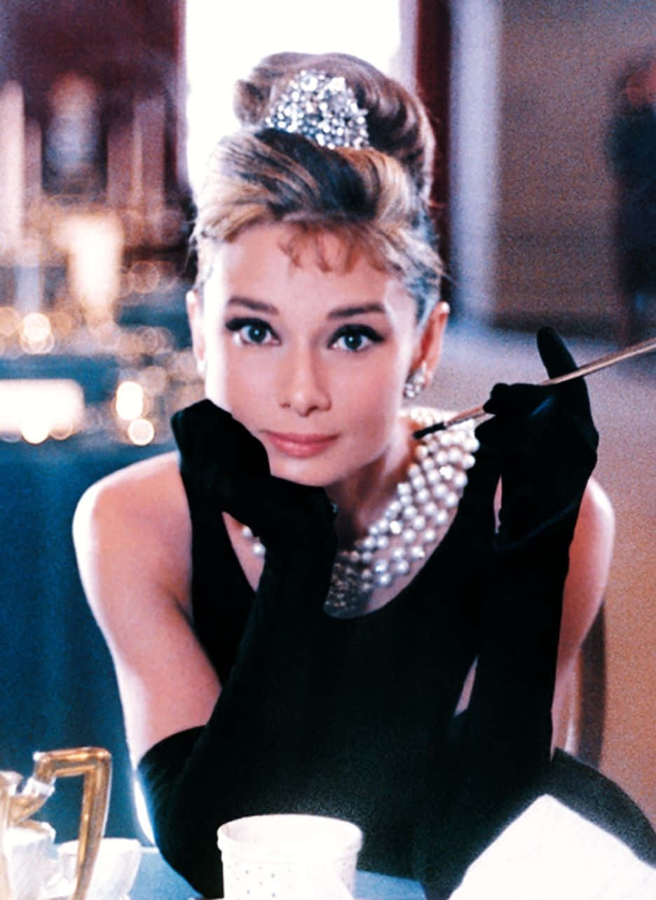 Audrey Hepburn in "Breakfast at Tiffany's" Wallpaper
