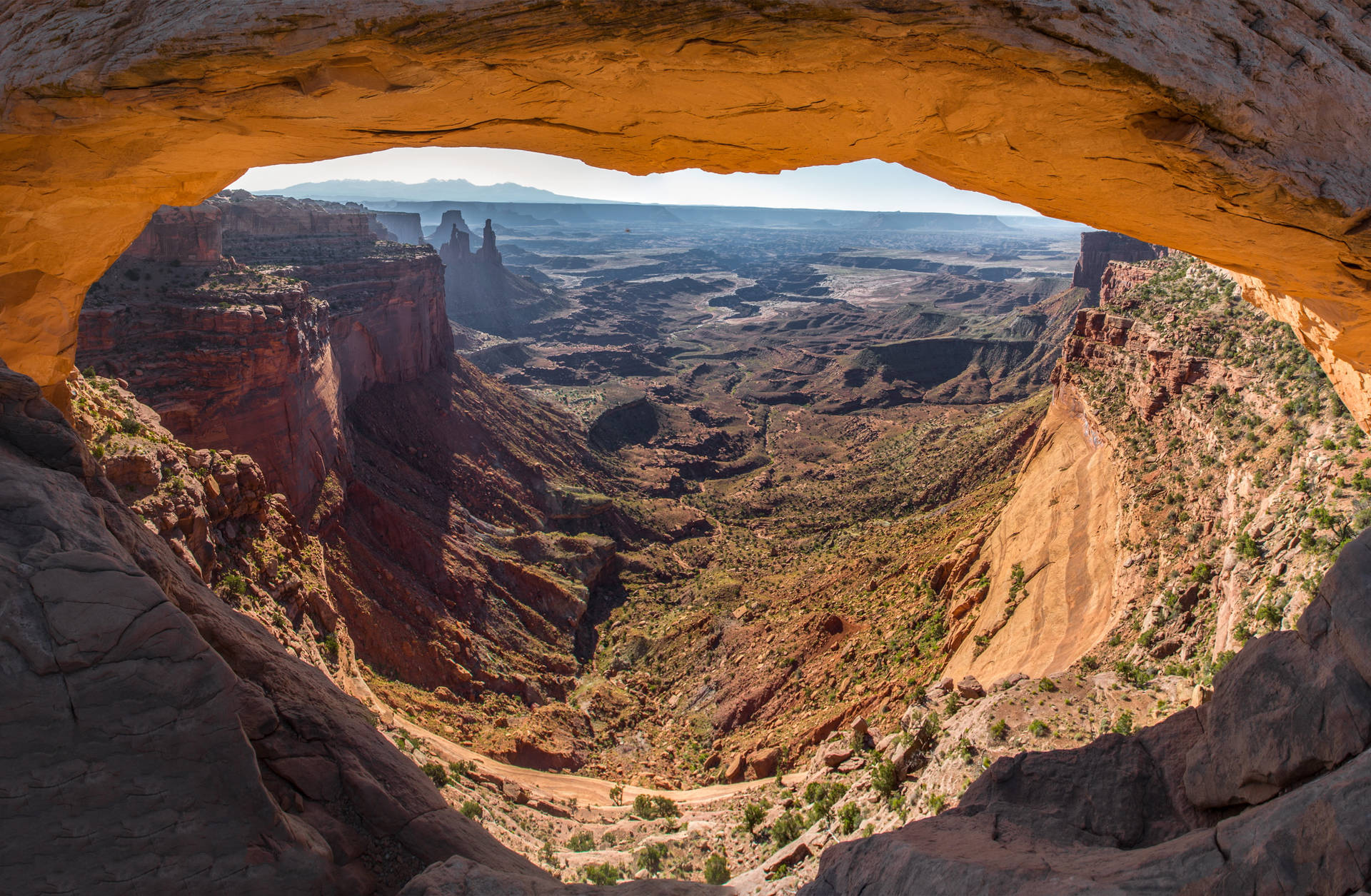 Impresionanteformación Rocosa Del Parque Nacional De Canyonlands Fondo de pantalla