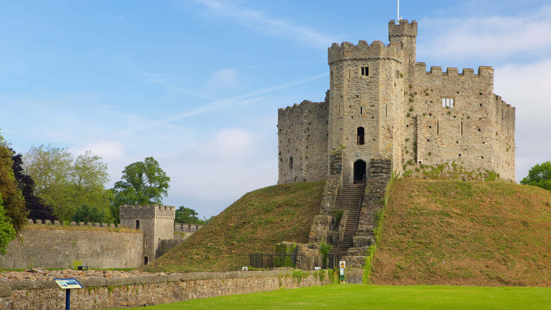 Breathtaking Exterior Of Cardiff Castle Wallpaper