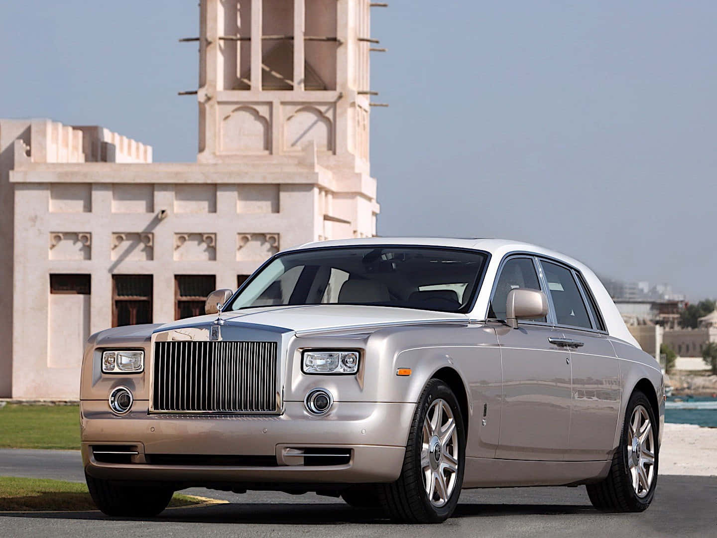 Breathtaking Luxury - The Rolls Royce Phantom Wallpaper