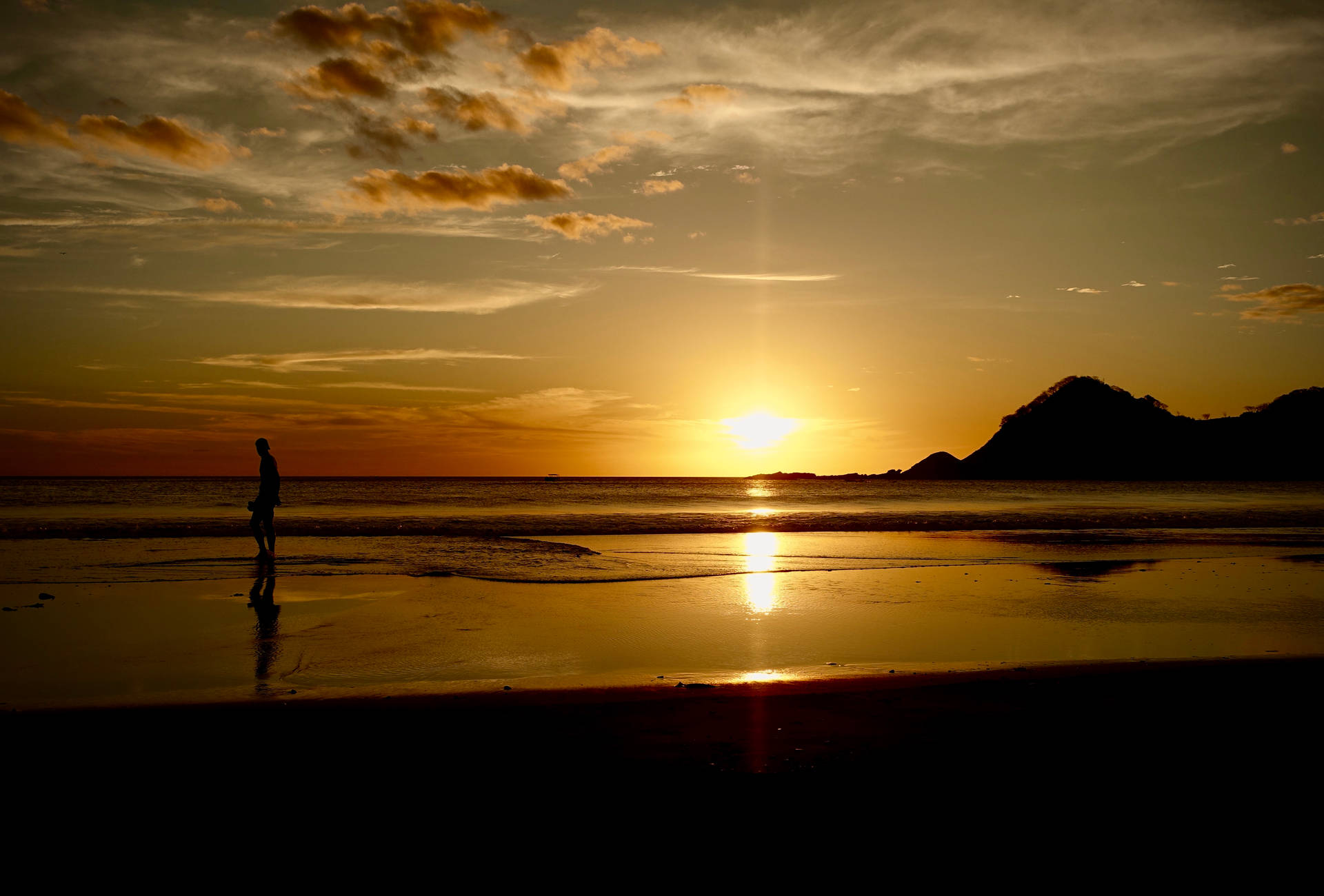 Breathtaking Sunrise In Nicaragua Wallpaper